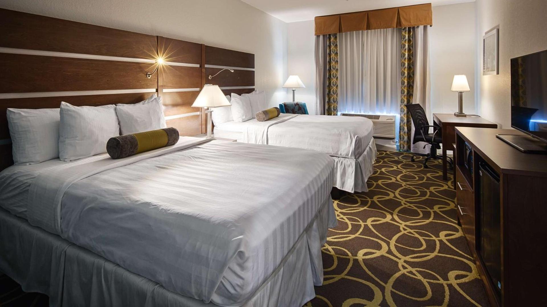Best Western Plus College Station Inn & Suites photo 2