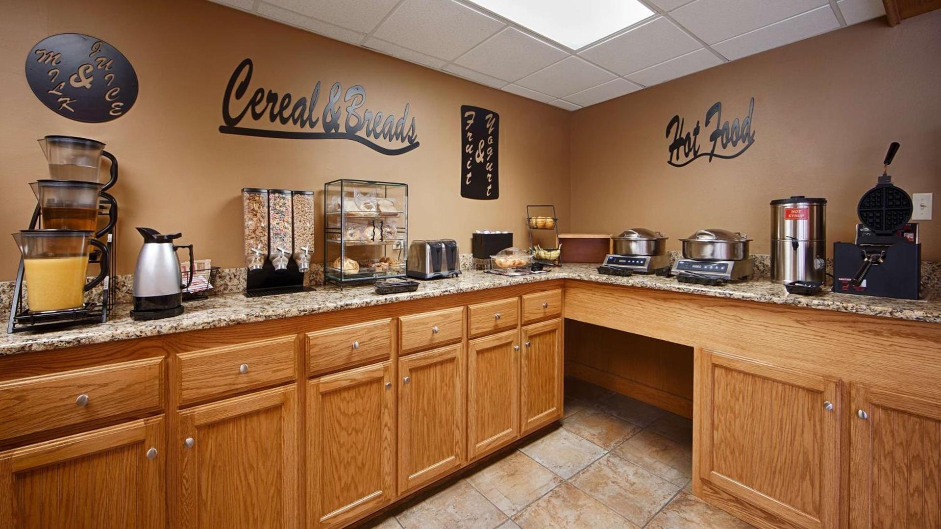 SureStay Plus Hotel by Best Western Poteau photo 27