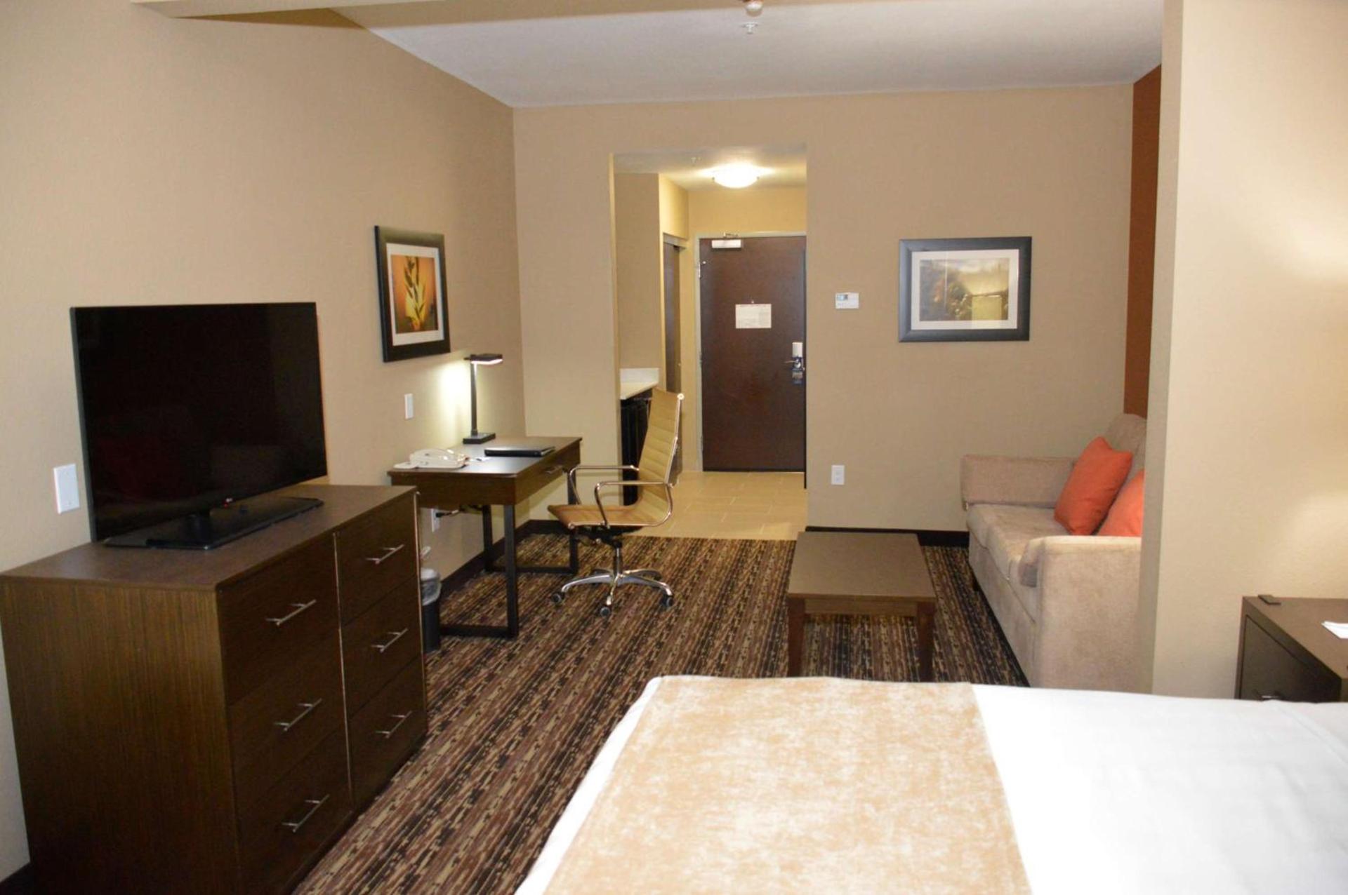 Best Western Plus Elmendorf Hotel San Antonio Hotel photo 13