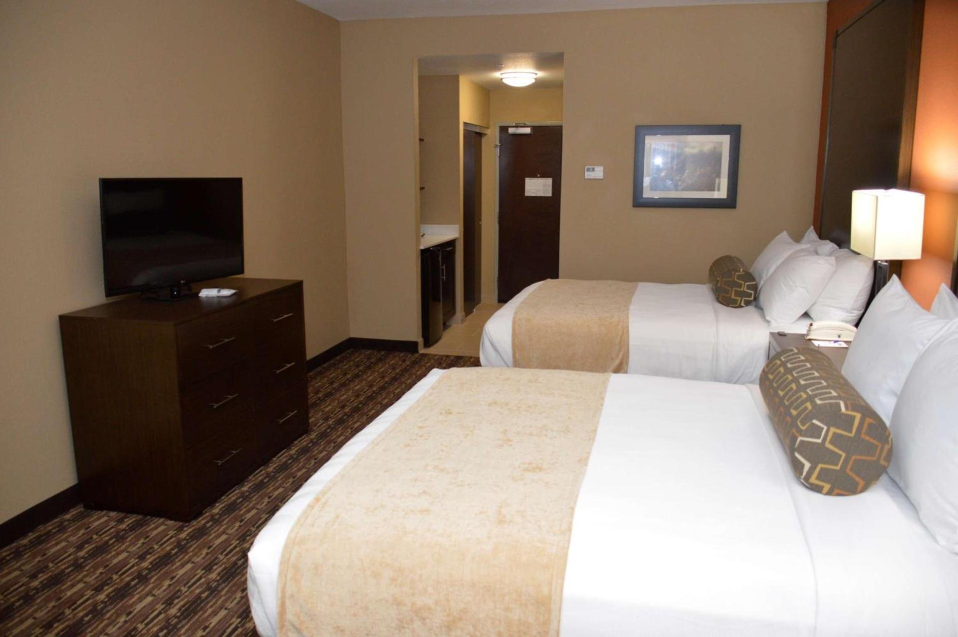 Best Western Plus Elmendorf Hotel San Antonio Hotel photo 11