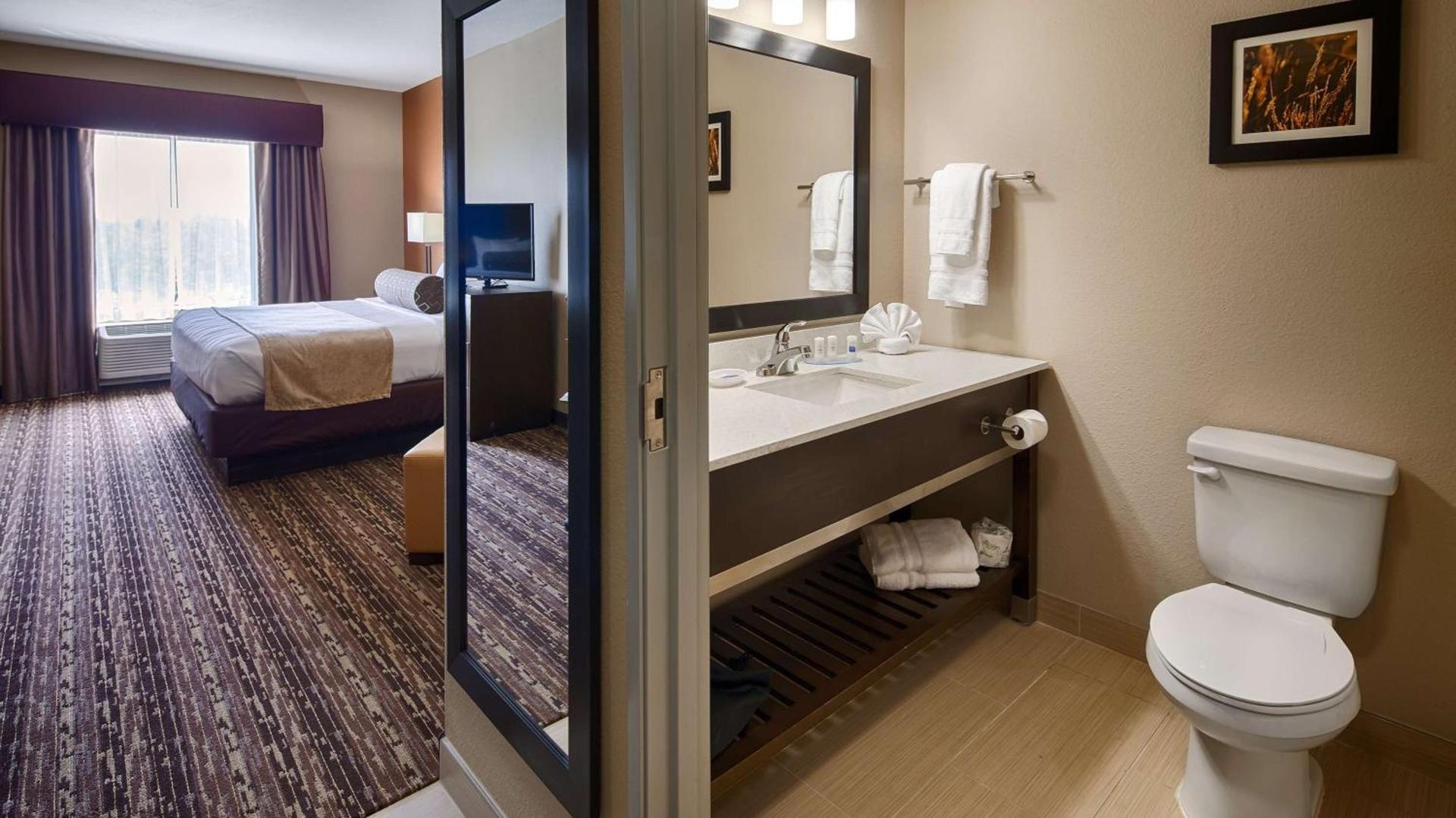 Best Western Plus Elmendorf Hotel San Antonio Hotel photo 14