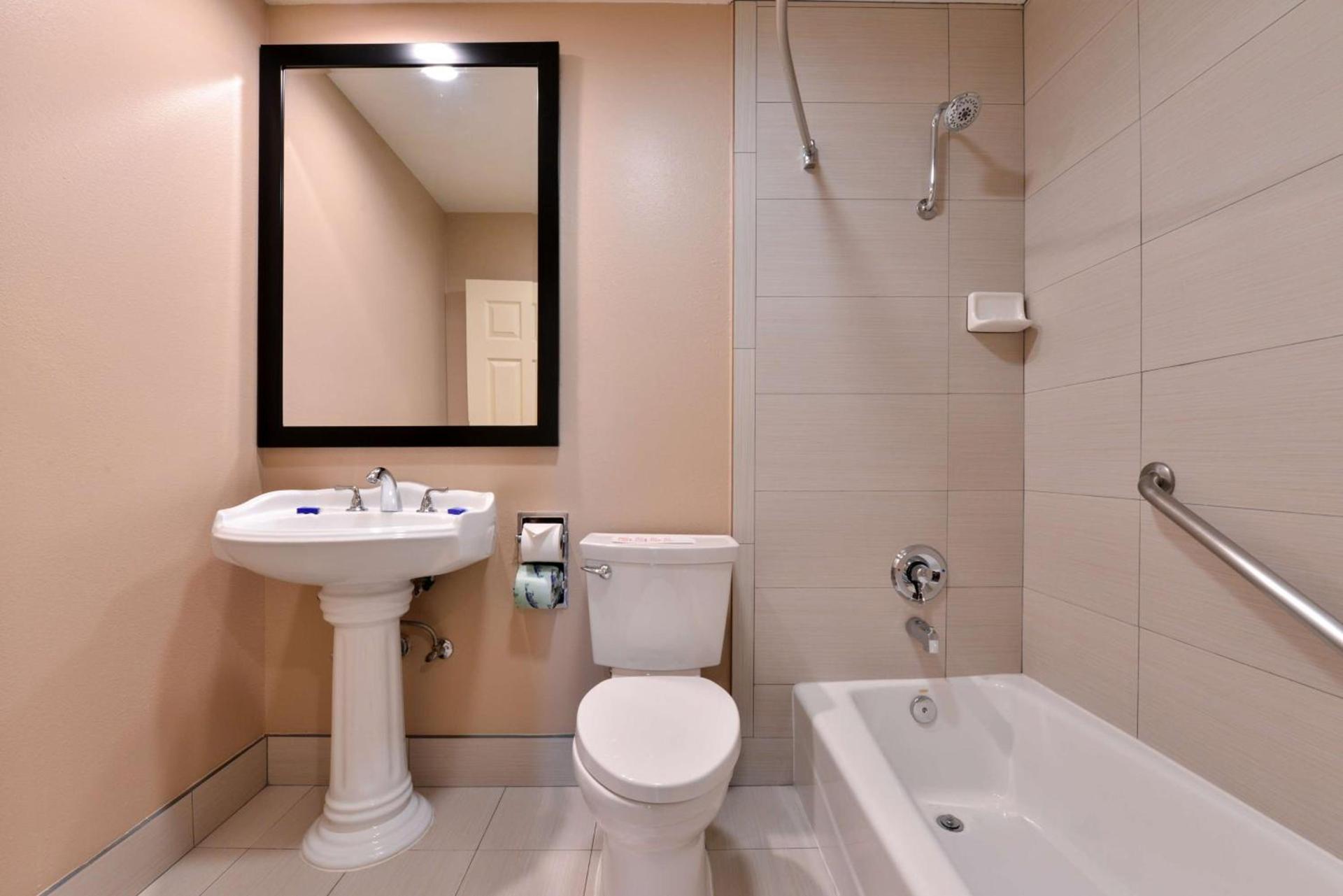 Best Western Oxnard Inn photo 38