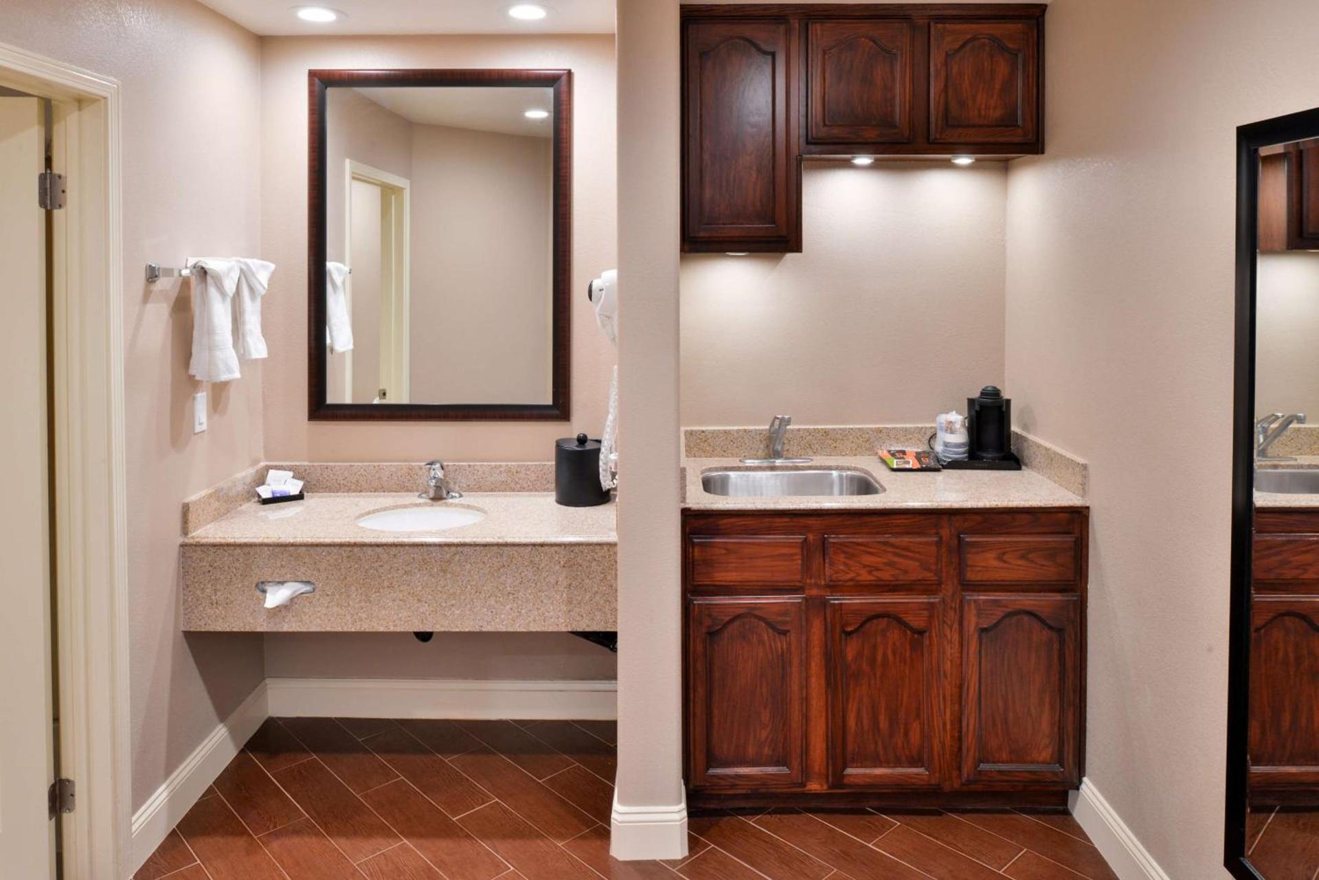 Best Western Oxnard Inn photo 37
