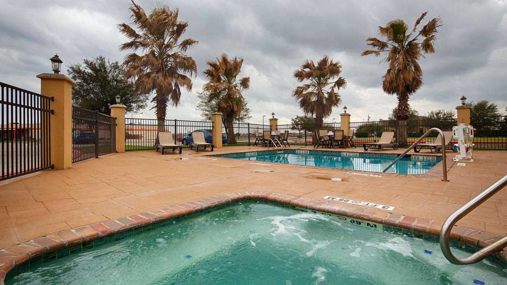 Best Western Bastrop Pines Inn photo 29