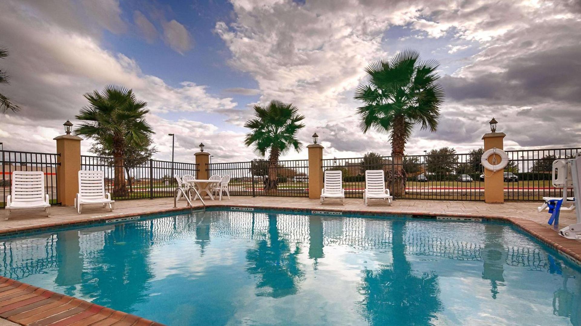 Best Western Bastrop Pines Inn photo 10
