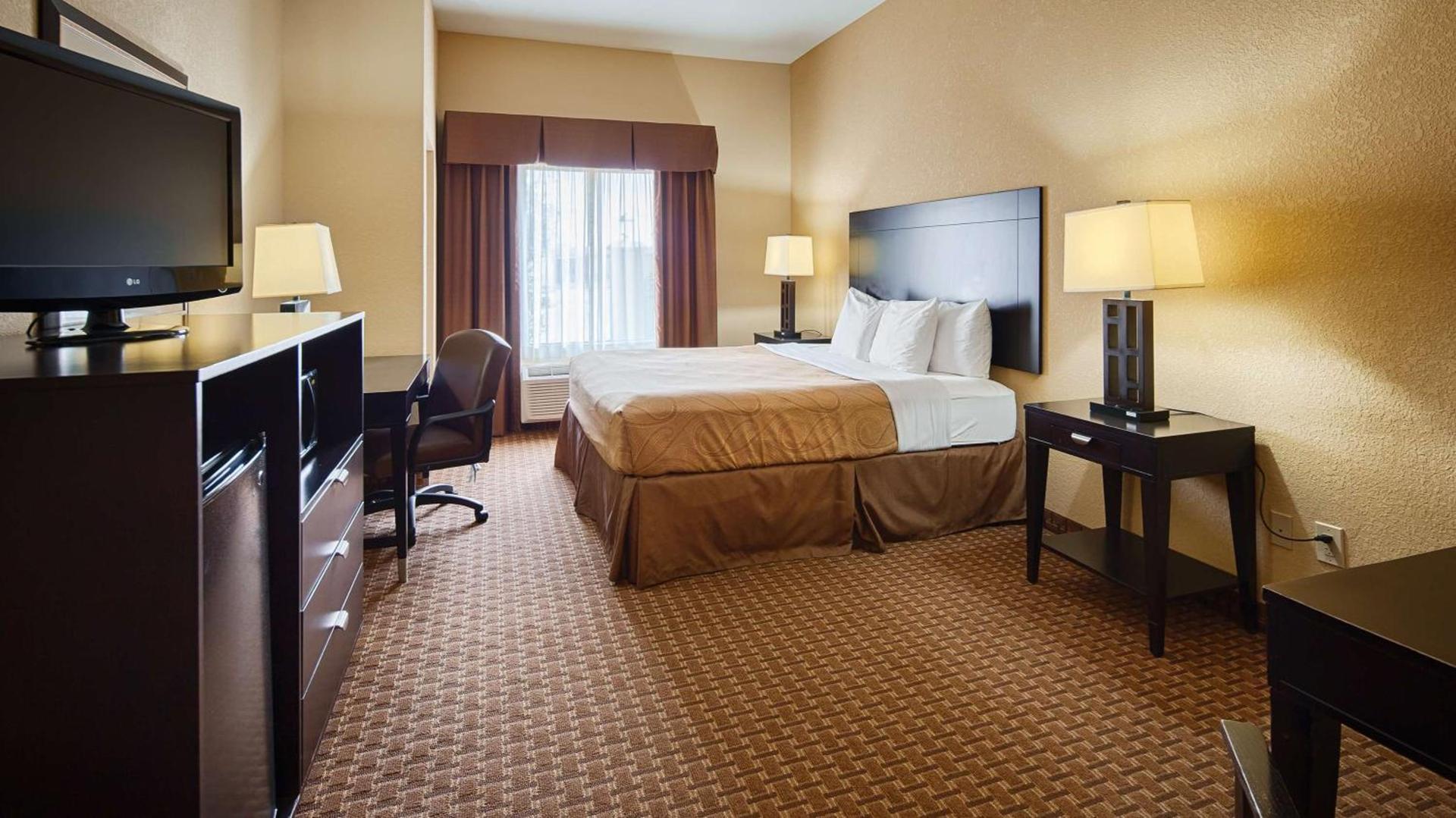 Best Western Bastrop Pines Inn photo 11