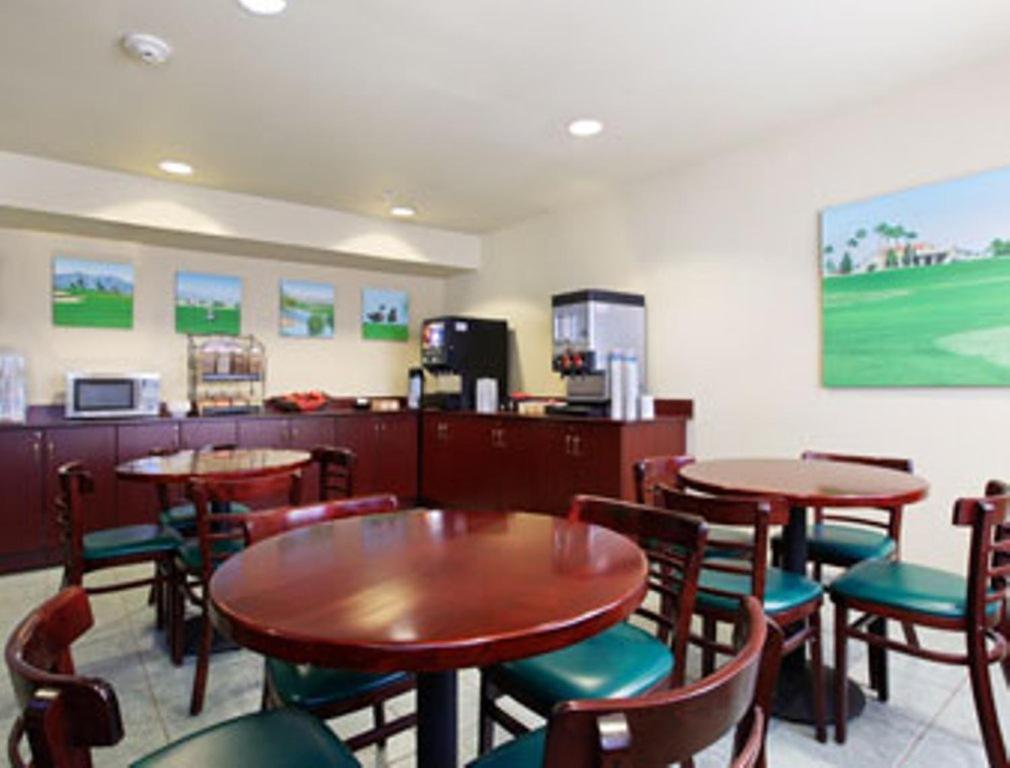 Microtel Inn & Suites by Wyndham Wellton photo 5