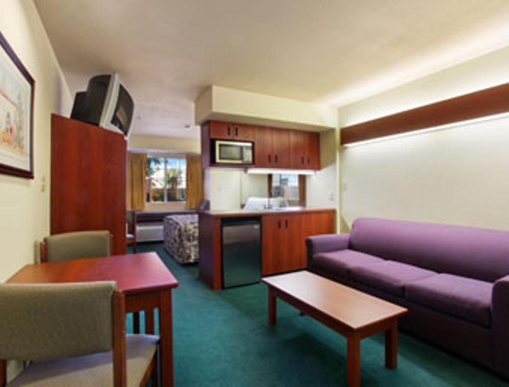 Microtel Inn & Suites by Wyndham Wellton photo 9
