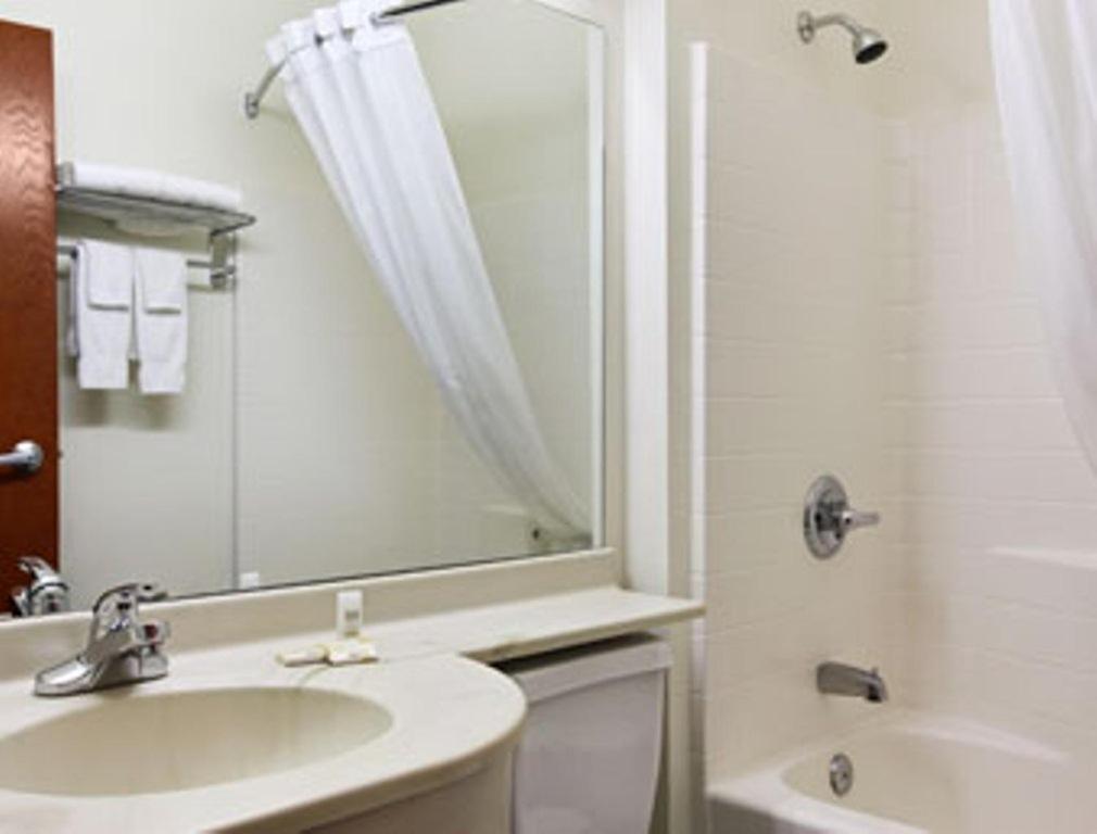 Microtel Inn & Suites by Wyndham Wellton photo 7