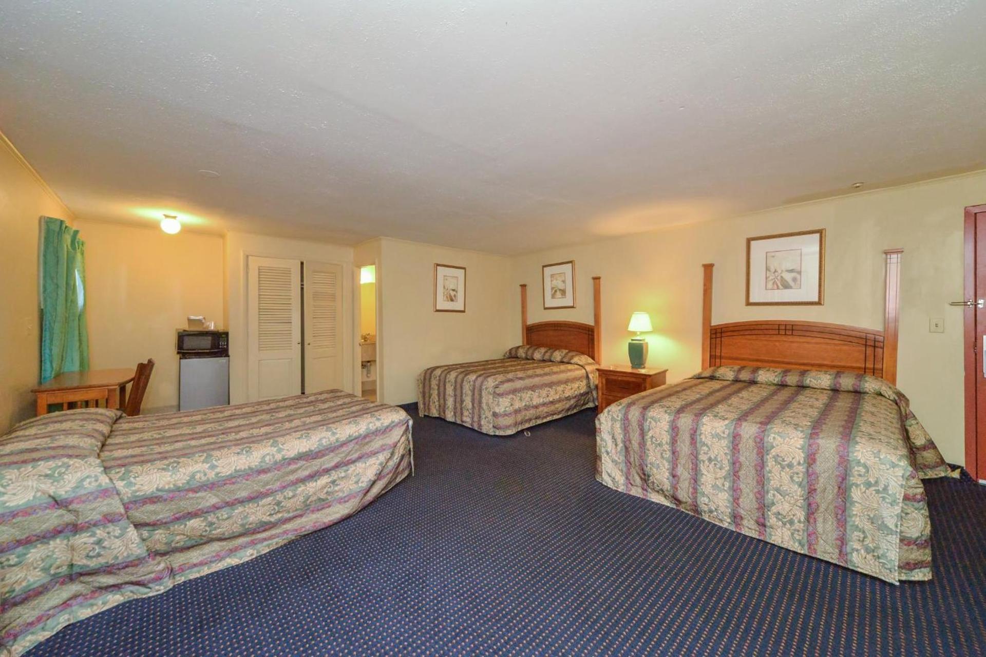 Red Carpet Inn - Stamford photo 57