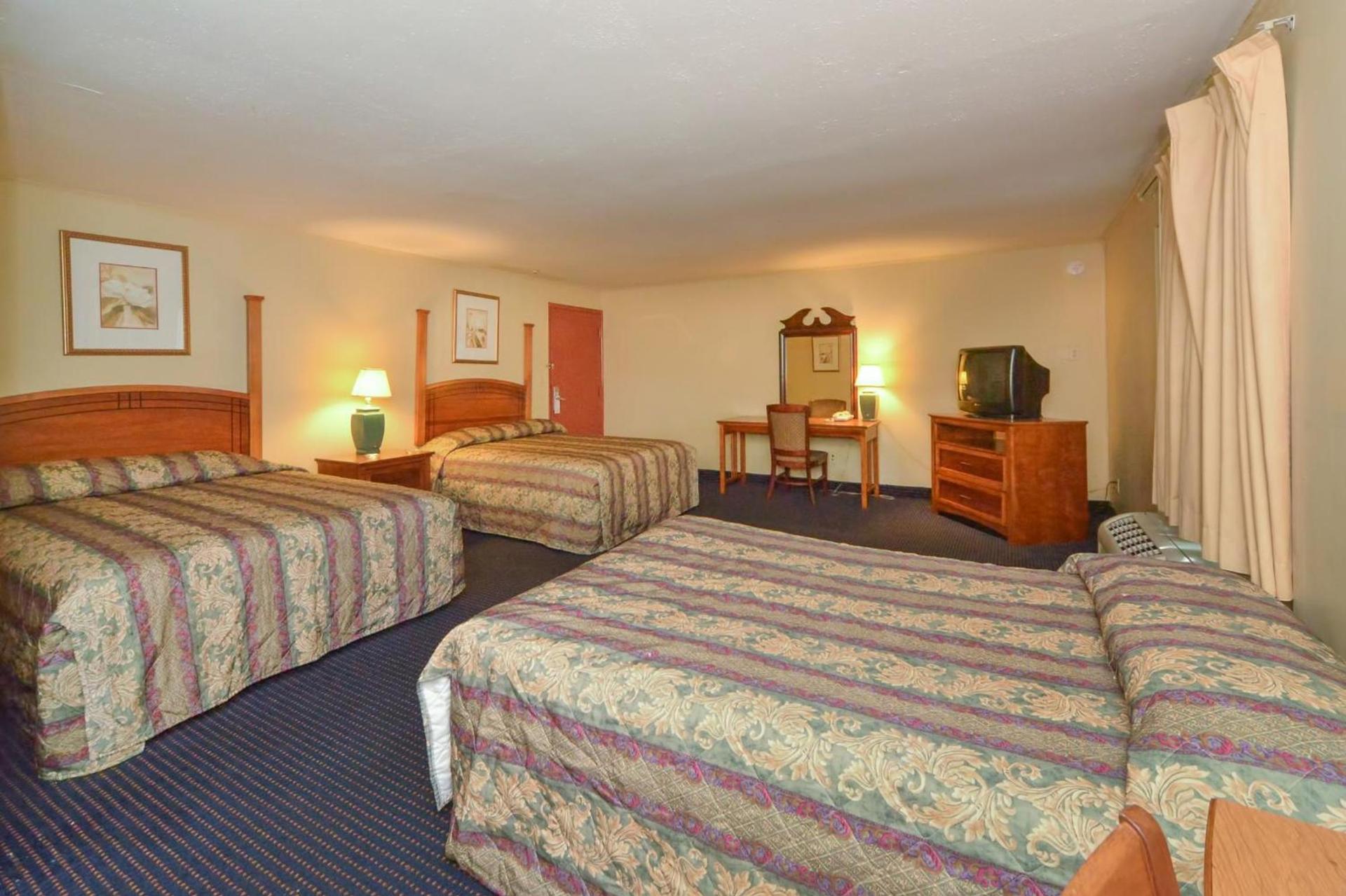 Red Carpet Inn - Stamford photo 58