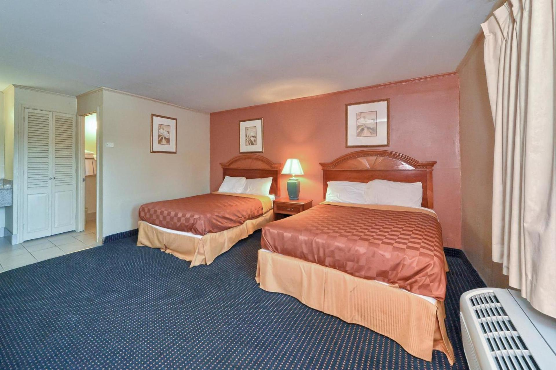 Red Carpet Inn - Stamford photo 42