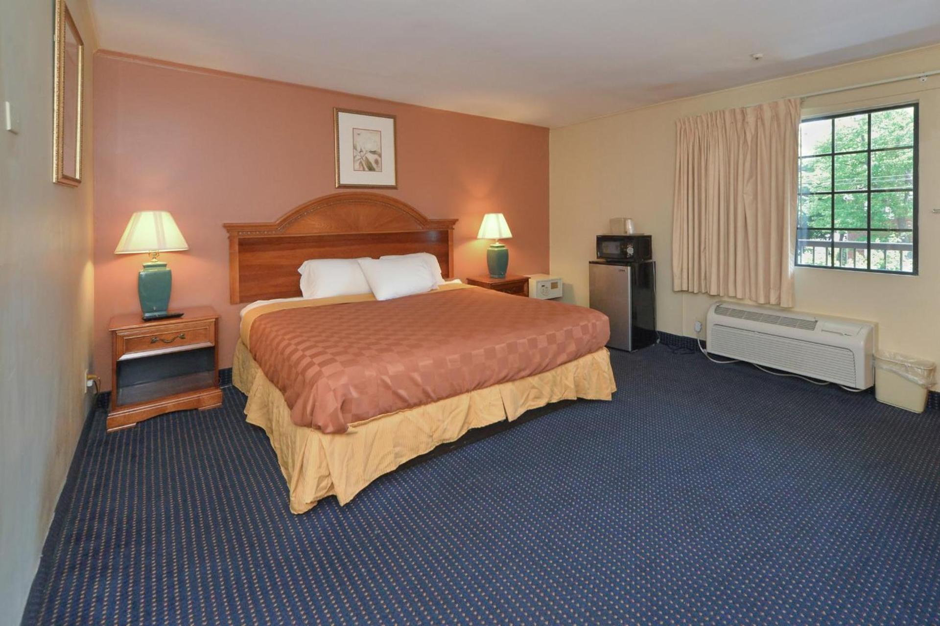 Red Carpet Inn - Stamford photo 34