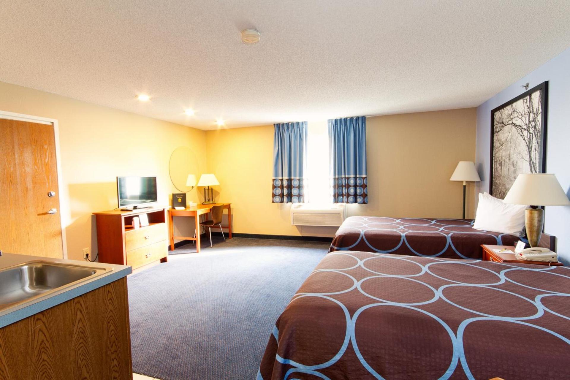 Super 8 by Wyndham Adrian photo 29