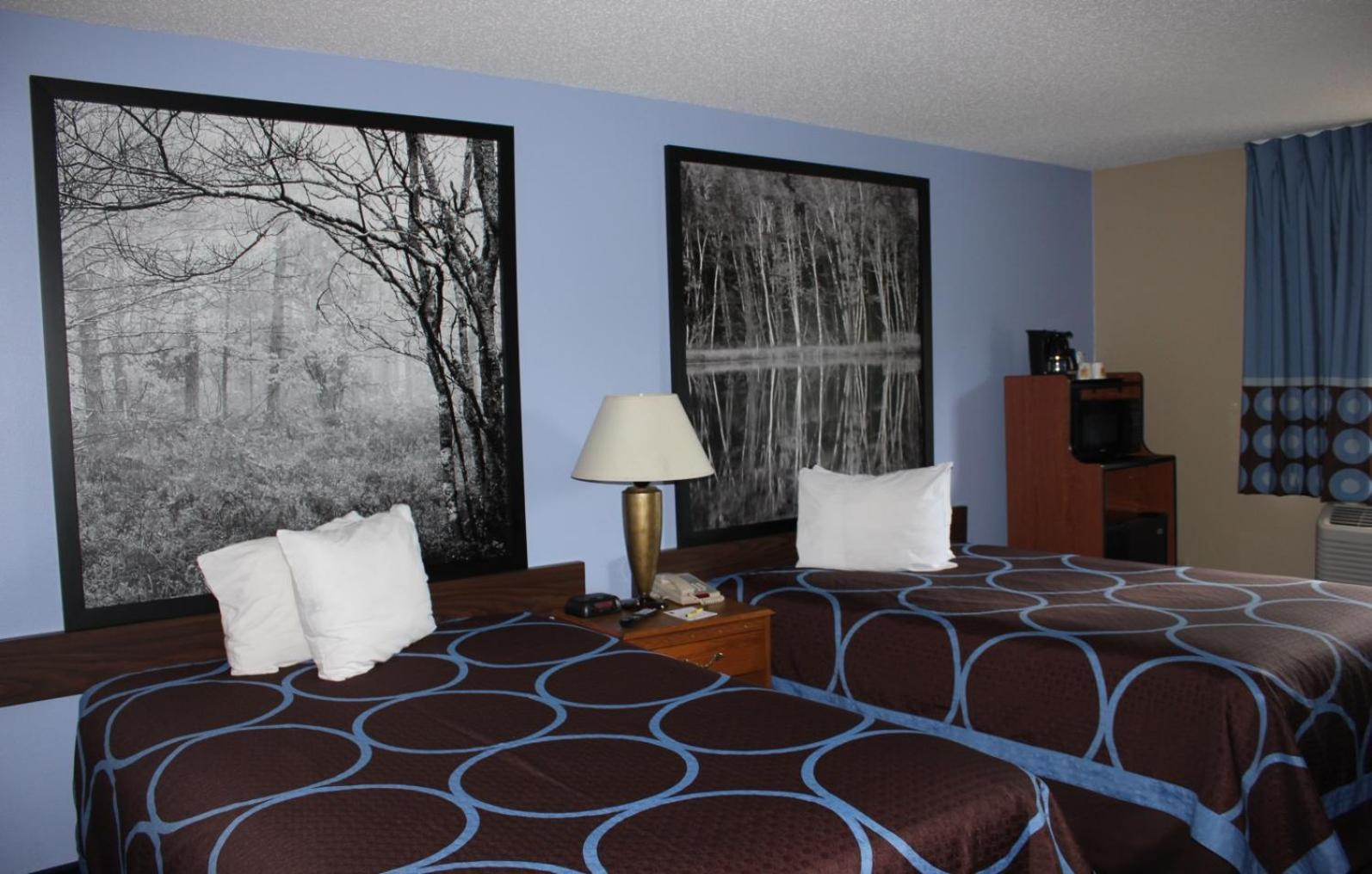 Super 8 by Wyndham Adrian photo 31
