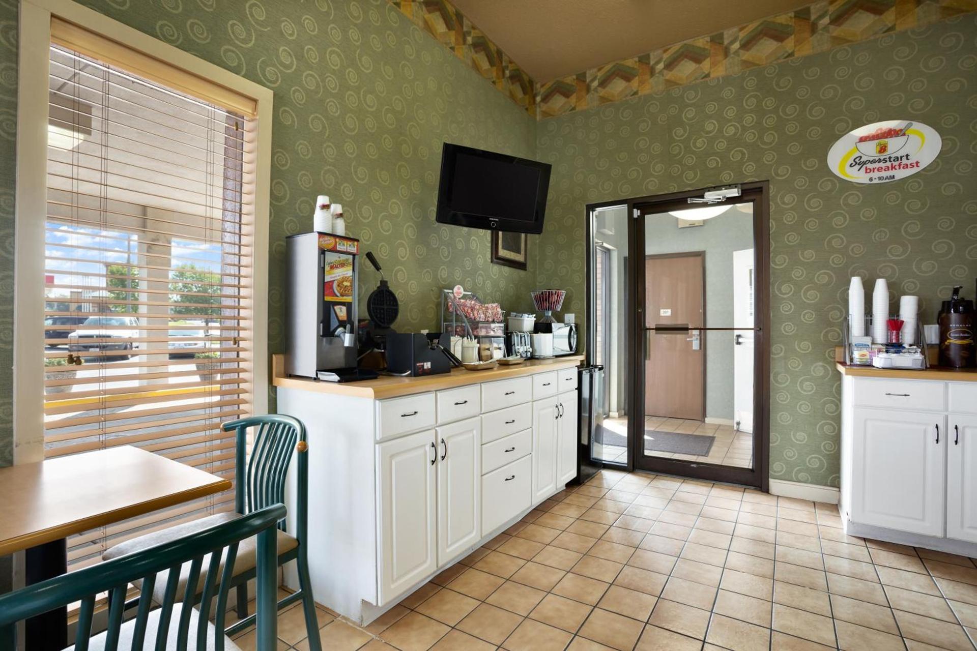 Super 8 by Wyndham Mount Vernon, IL photo 30
