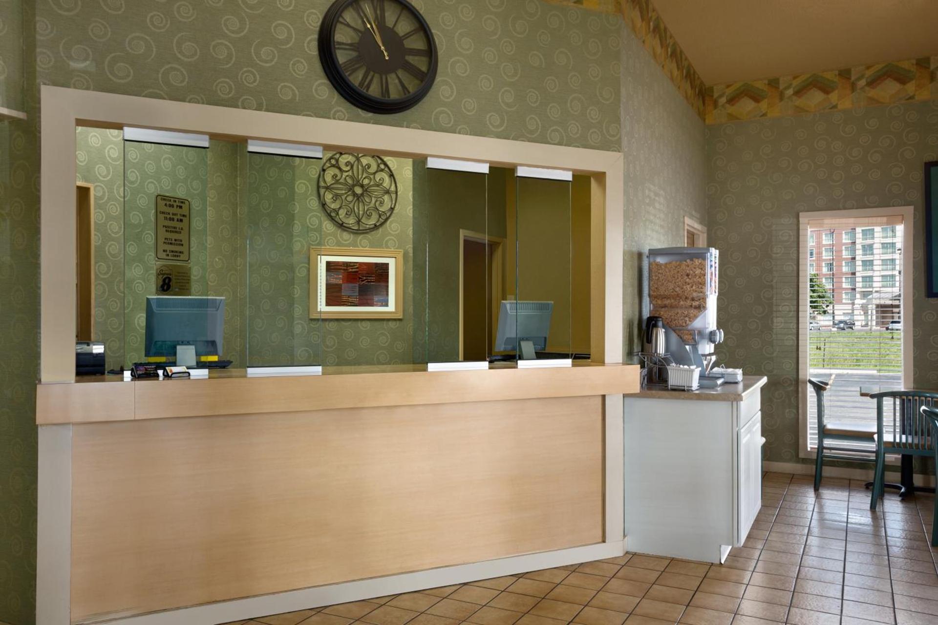 Super 8 by Wyndham Mount Vernon, IL photo 31