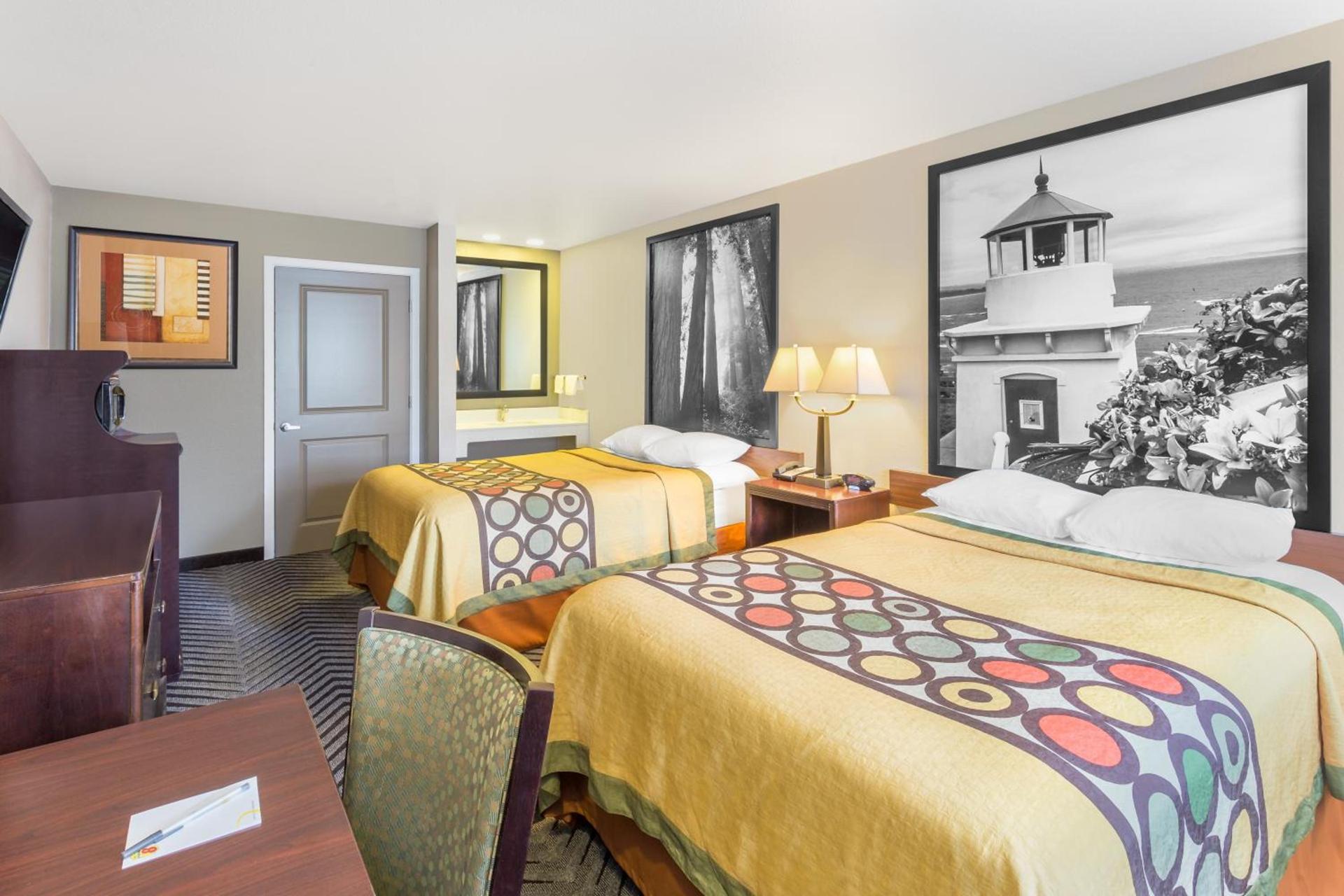 Super 8 by Wyndham Fortuna photo 36