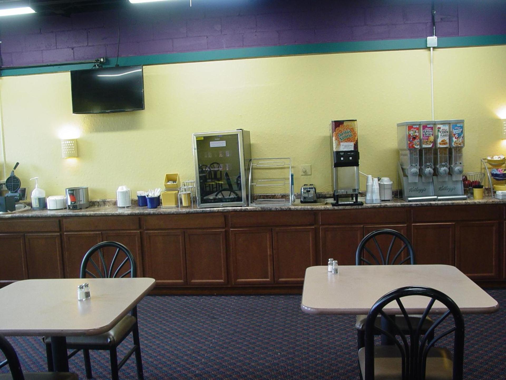 Days Hotel by Wyndham Danville Conference Center photo 18
