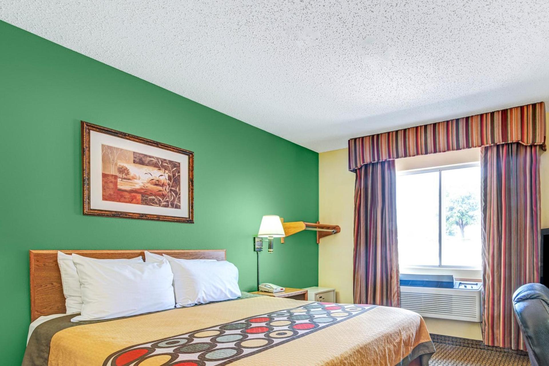 Super 8 by Wyndham McKinney/Plano Area photo 20