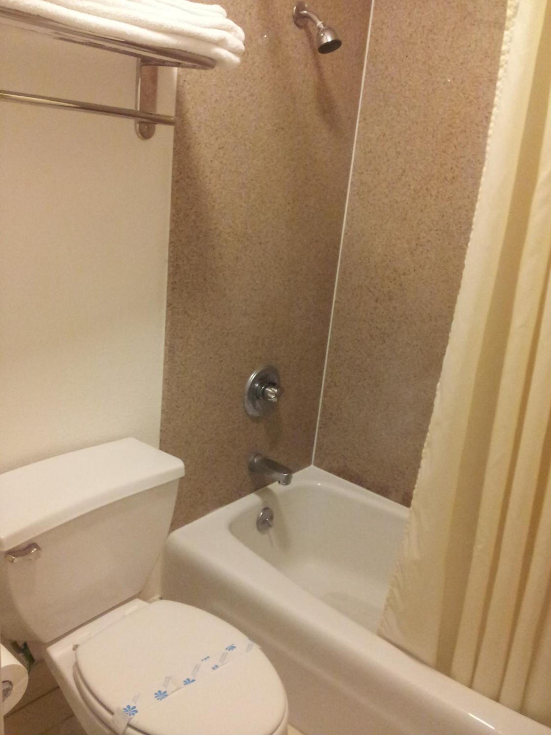 Economy Inn photo 14