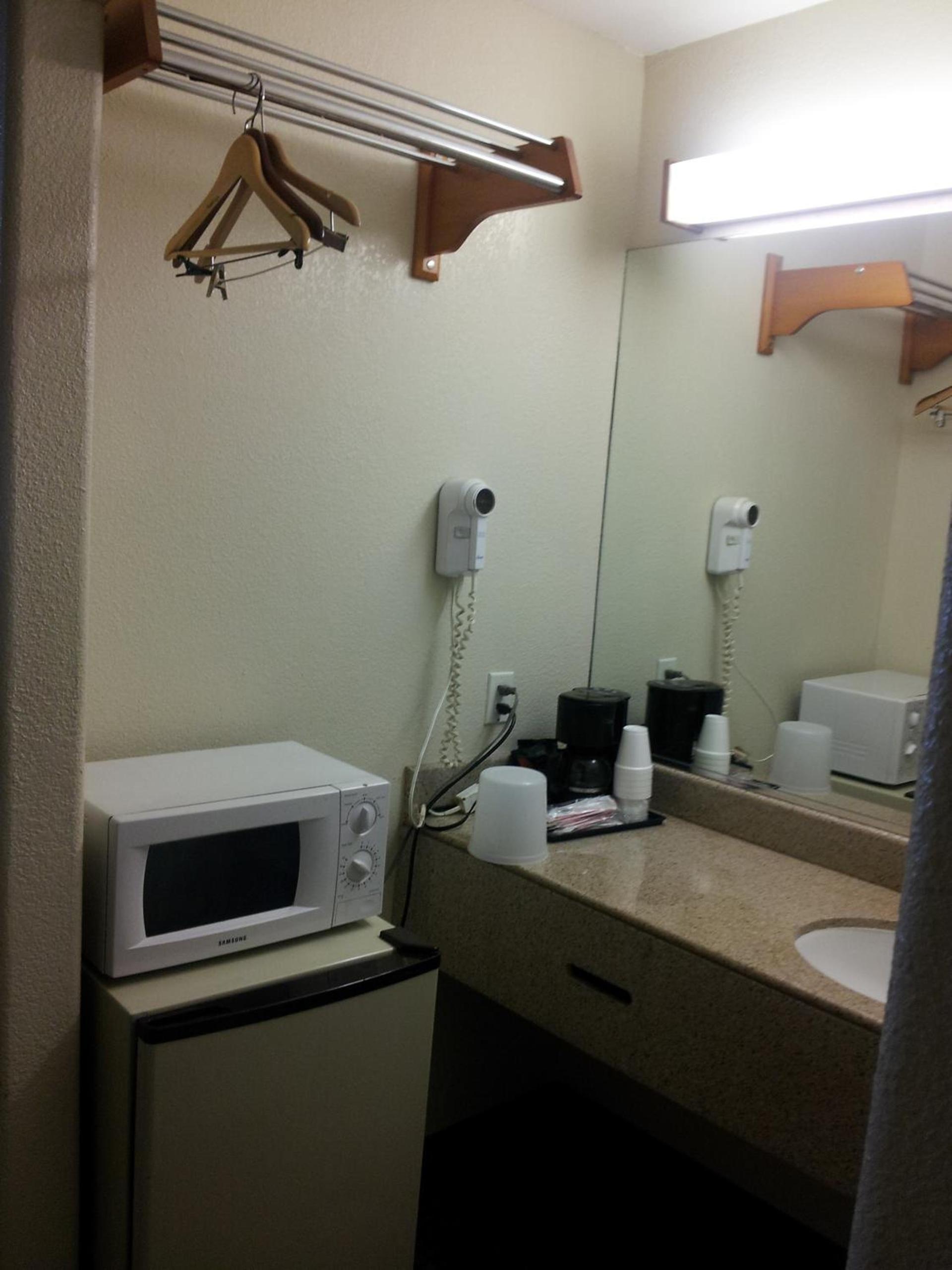 Economy Inn photo 30