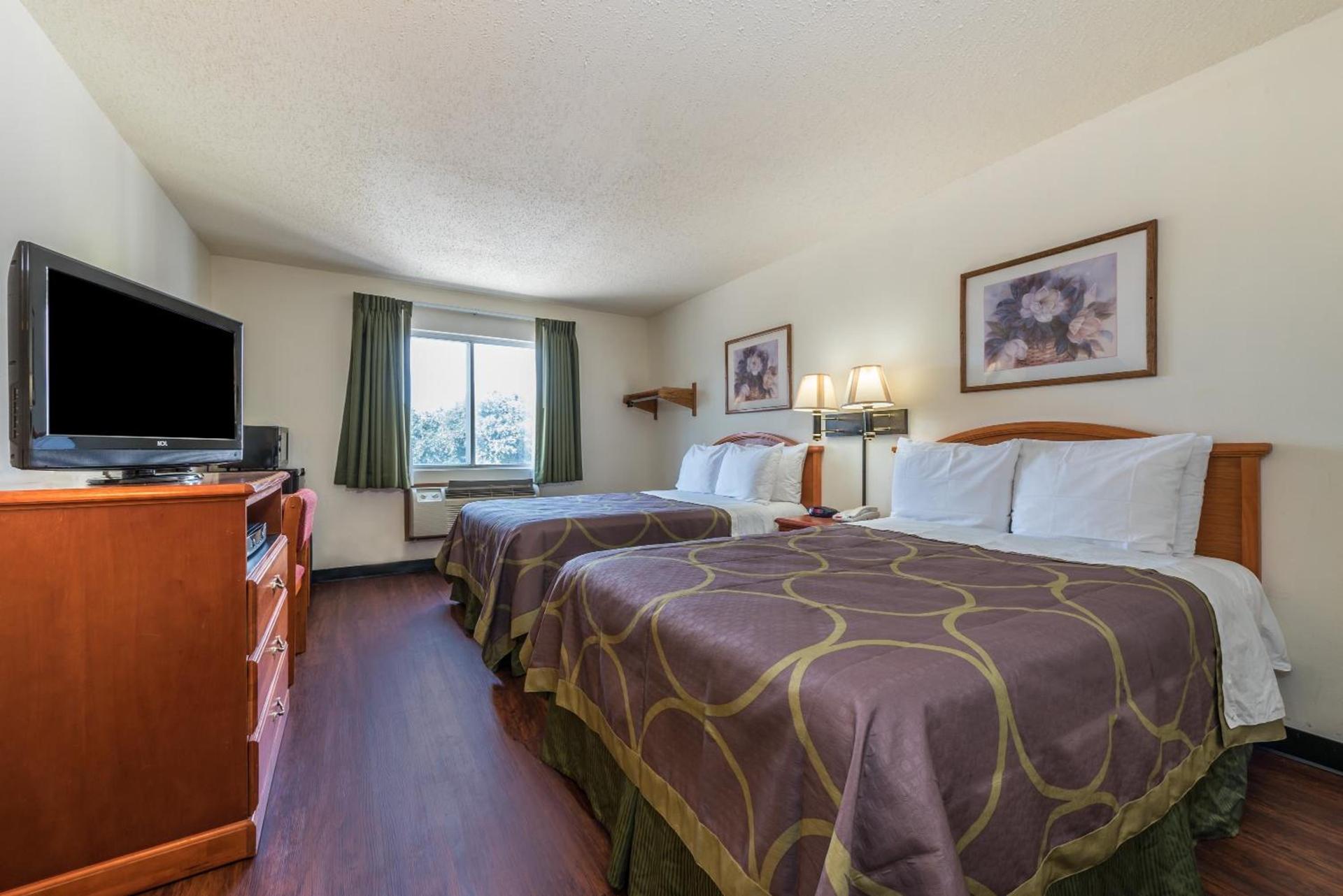 Super 8 by Wyndham Denton photo 26