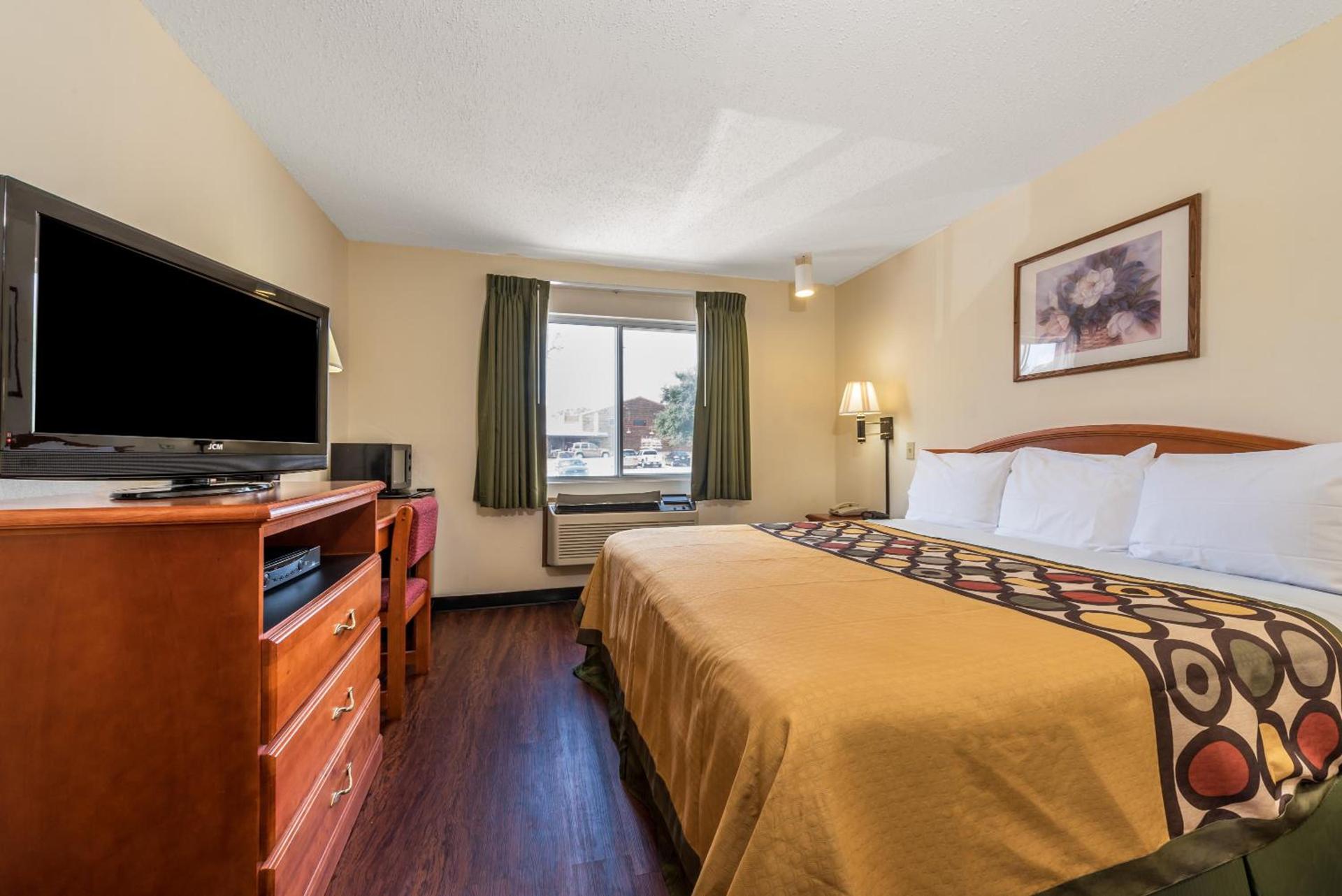 Super 8 by Wyndham Denton photo 14