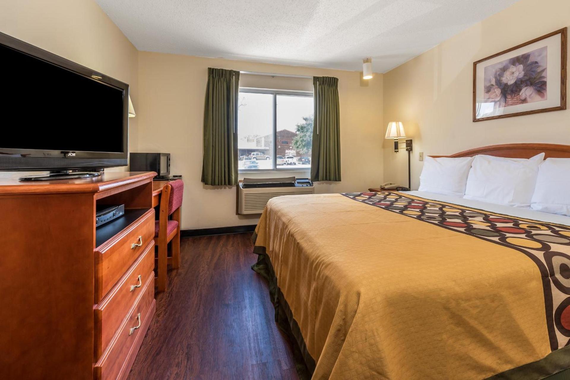 Super 8 by Wyndham Denton photo 16