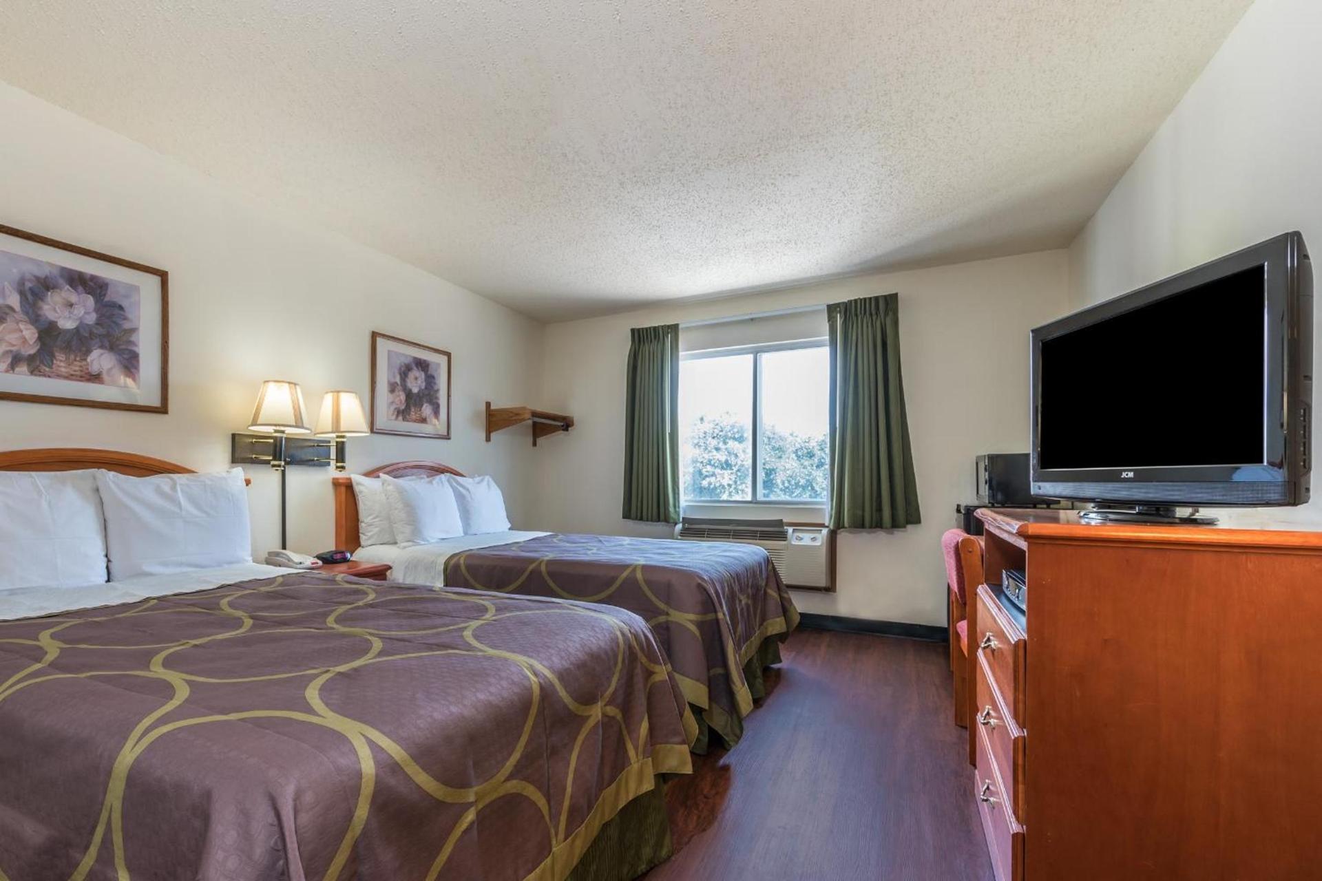 Super 8 by Wyndham Denton photo 19