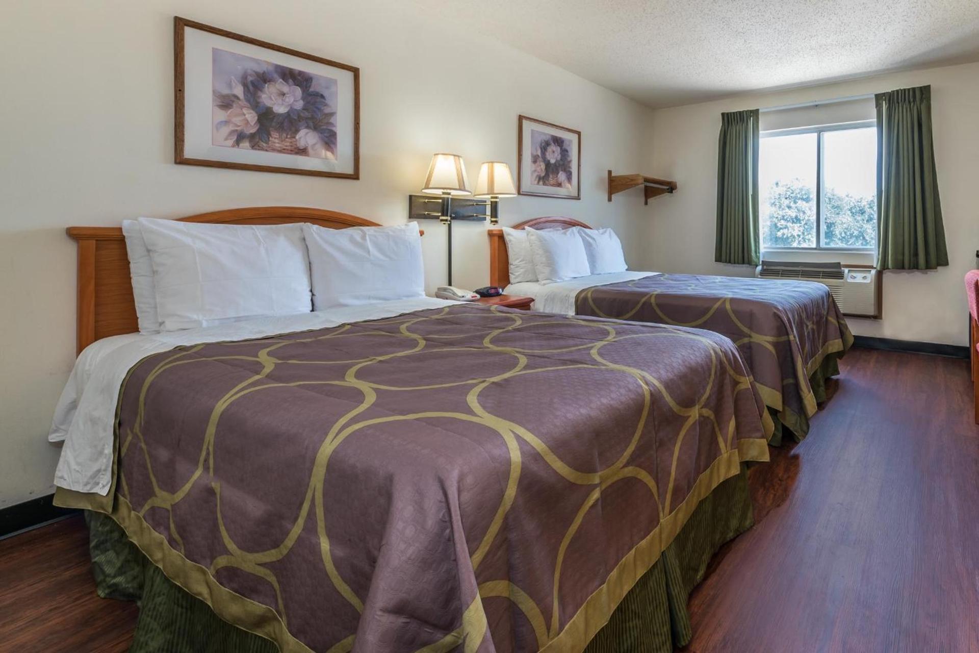 Super 8 by Wyndham Denton photo 20