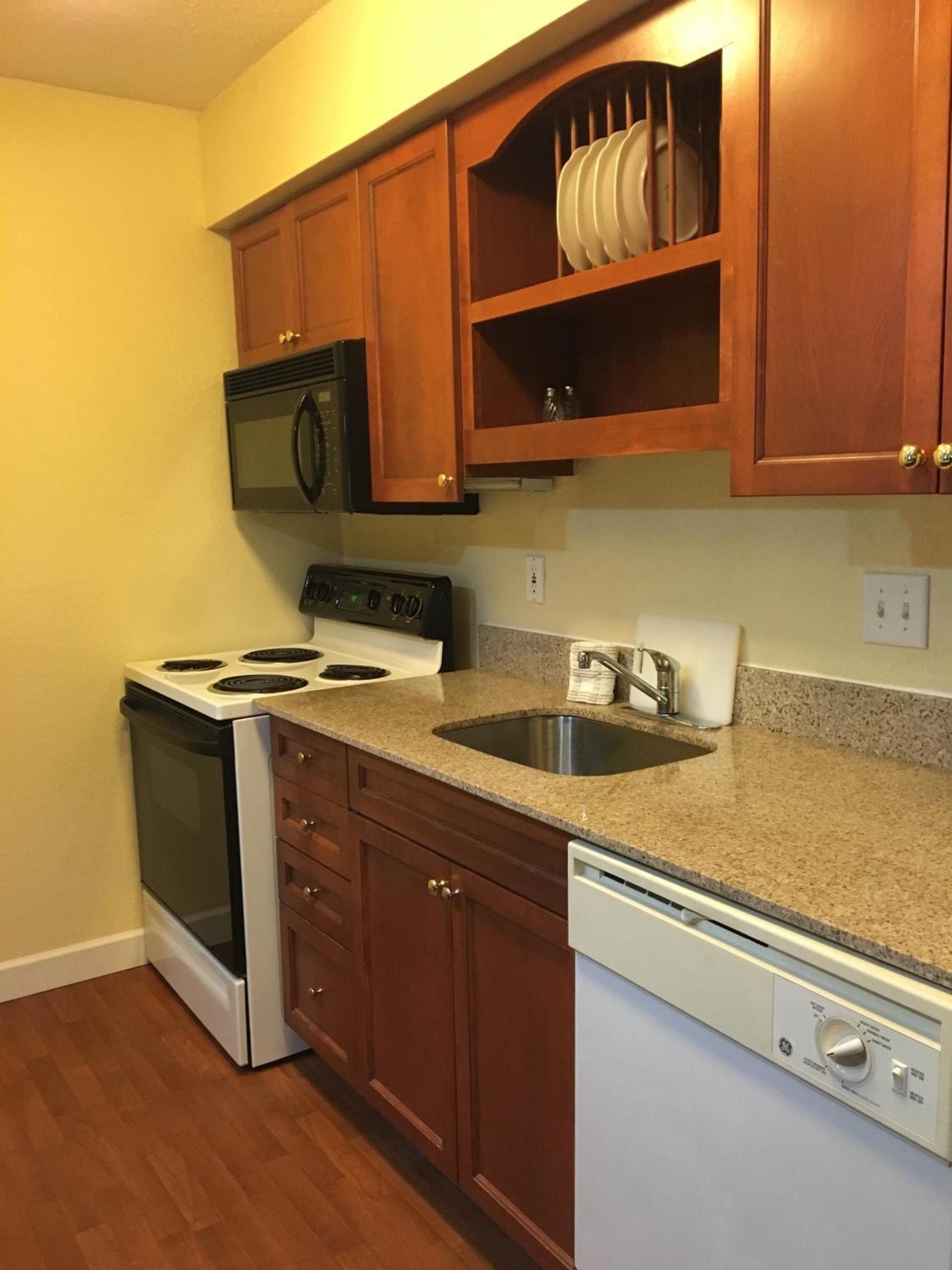 Birch Hill Suites Grand Rapids photo 14