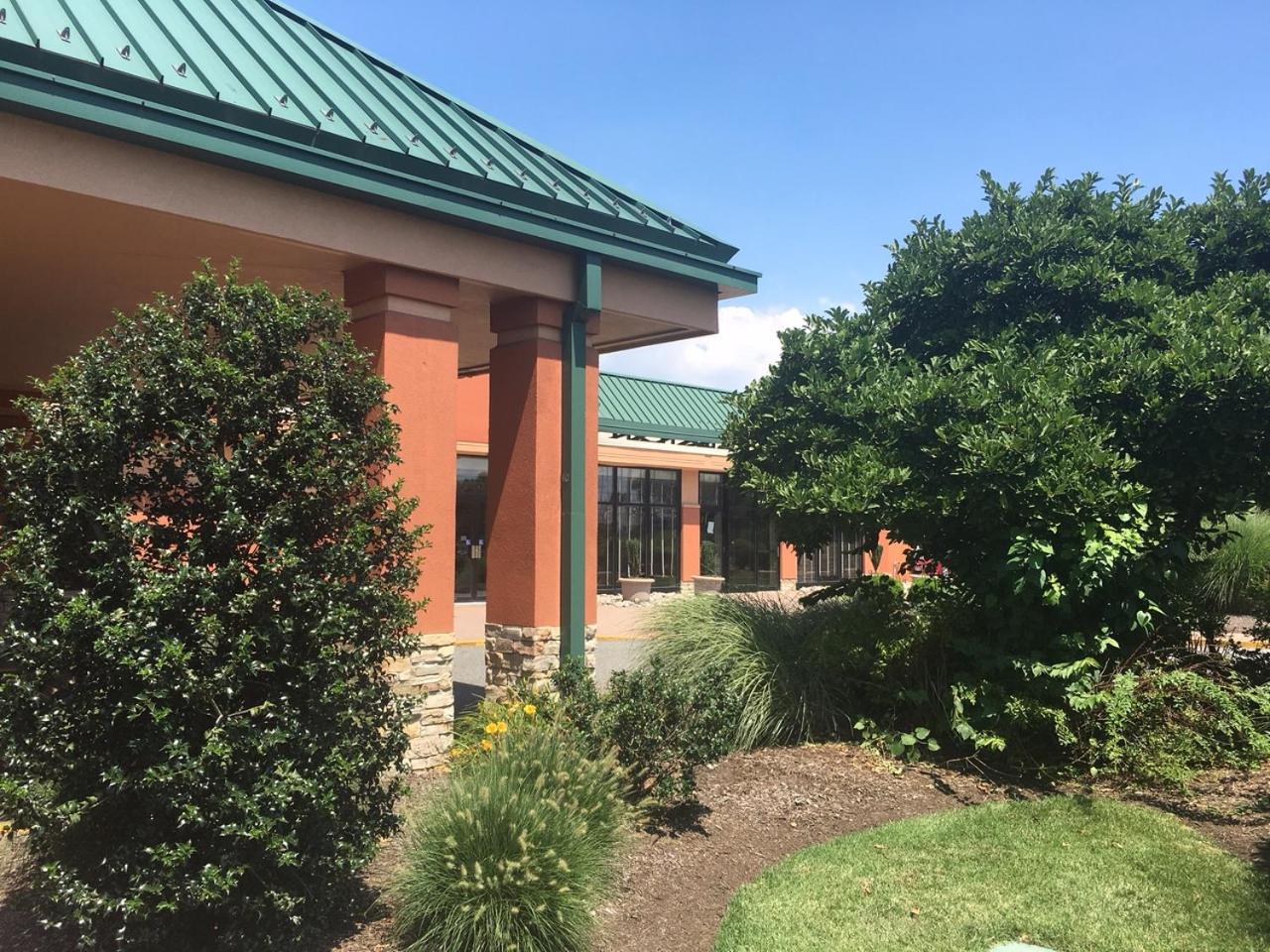 Quality Hotel Philadelphia Airport — hotel in Essington