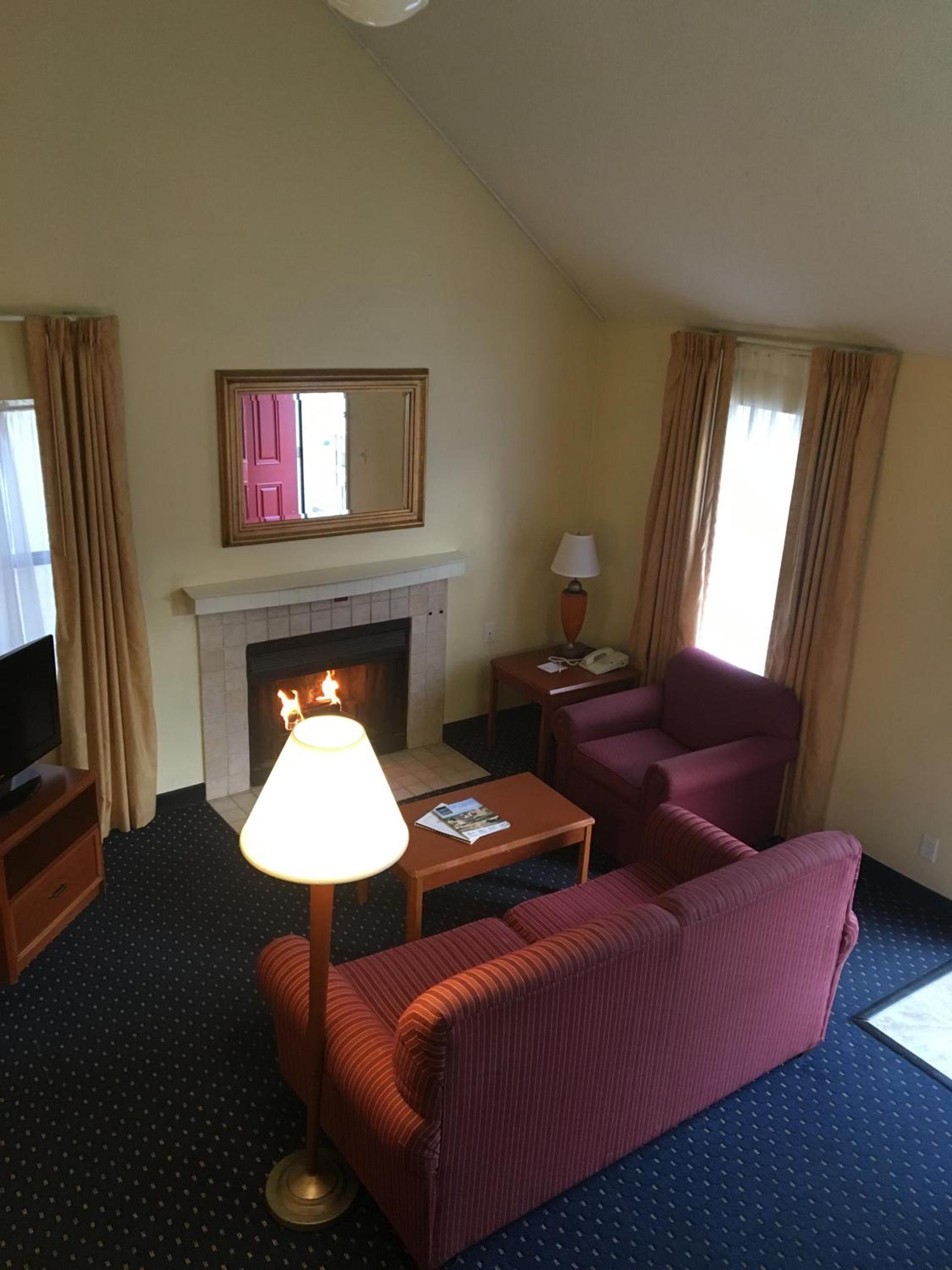 Birch Hill Suites Grand Rapids photo 12