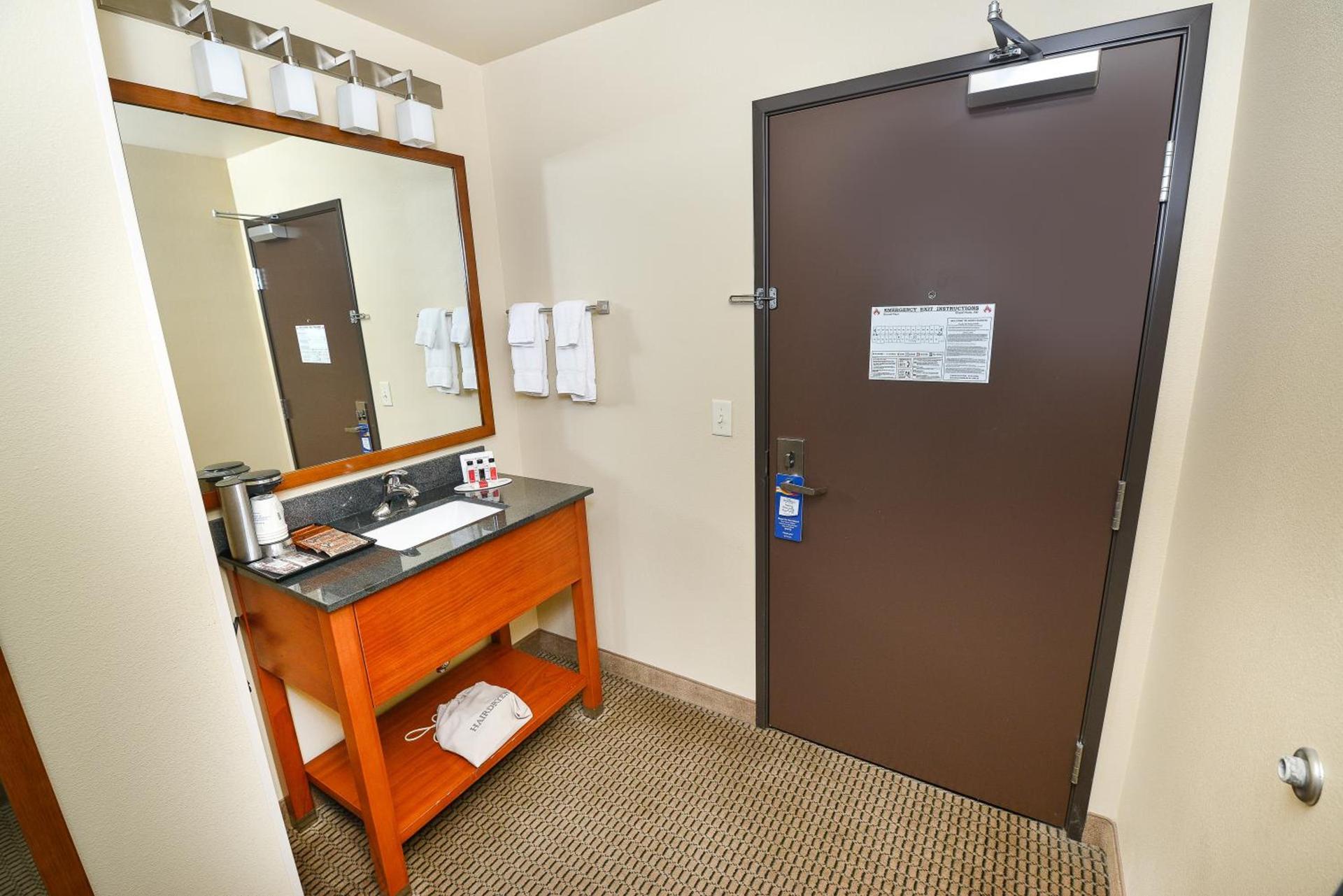 Baymont by Wyndham Grand Forks photo 11