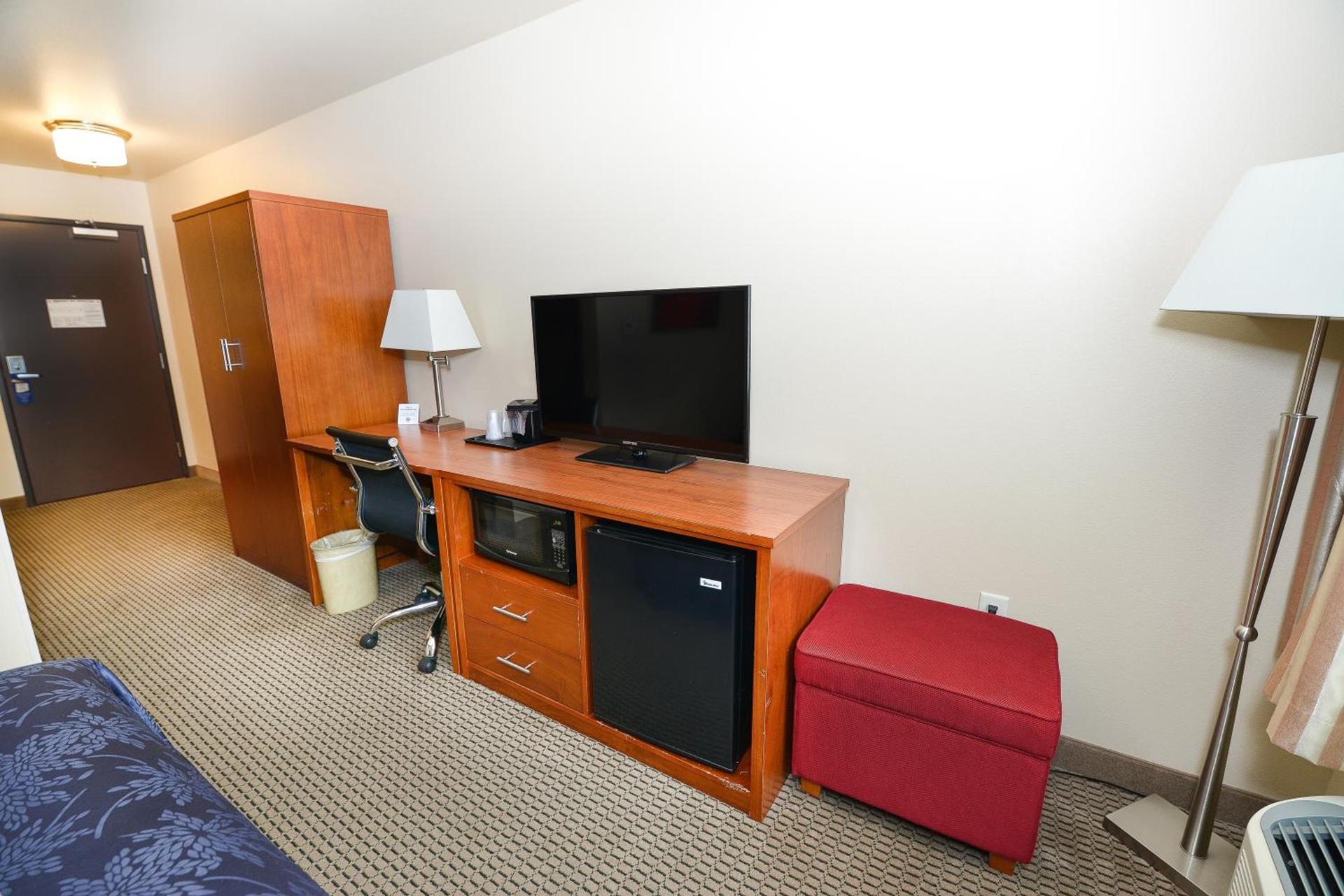 Baymont by Wyndham Grand Forks photo 12