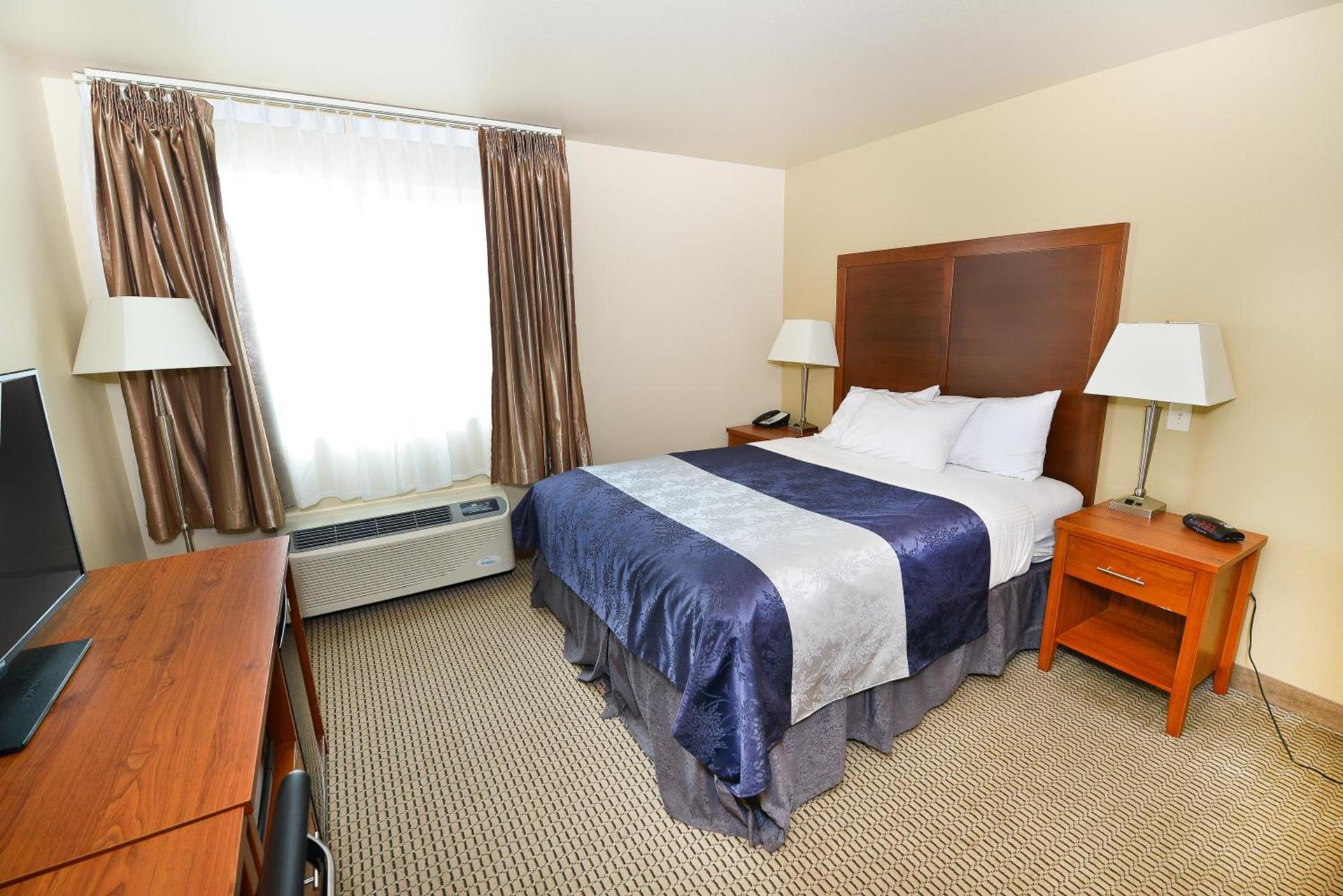 Baymont by Wyndham Grand Forks photo 13