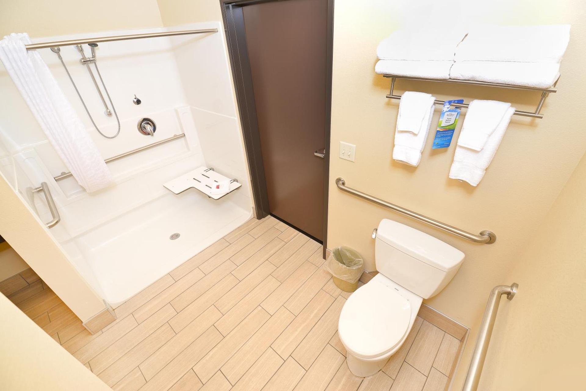 Baymont by Wyndham Grand Forks photo 14