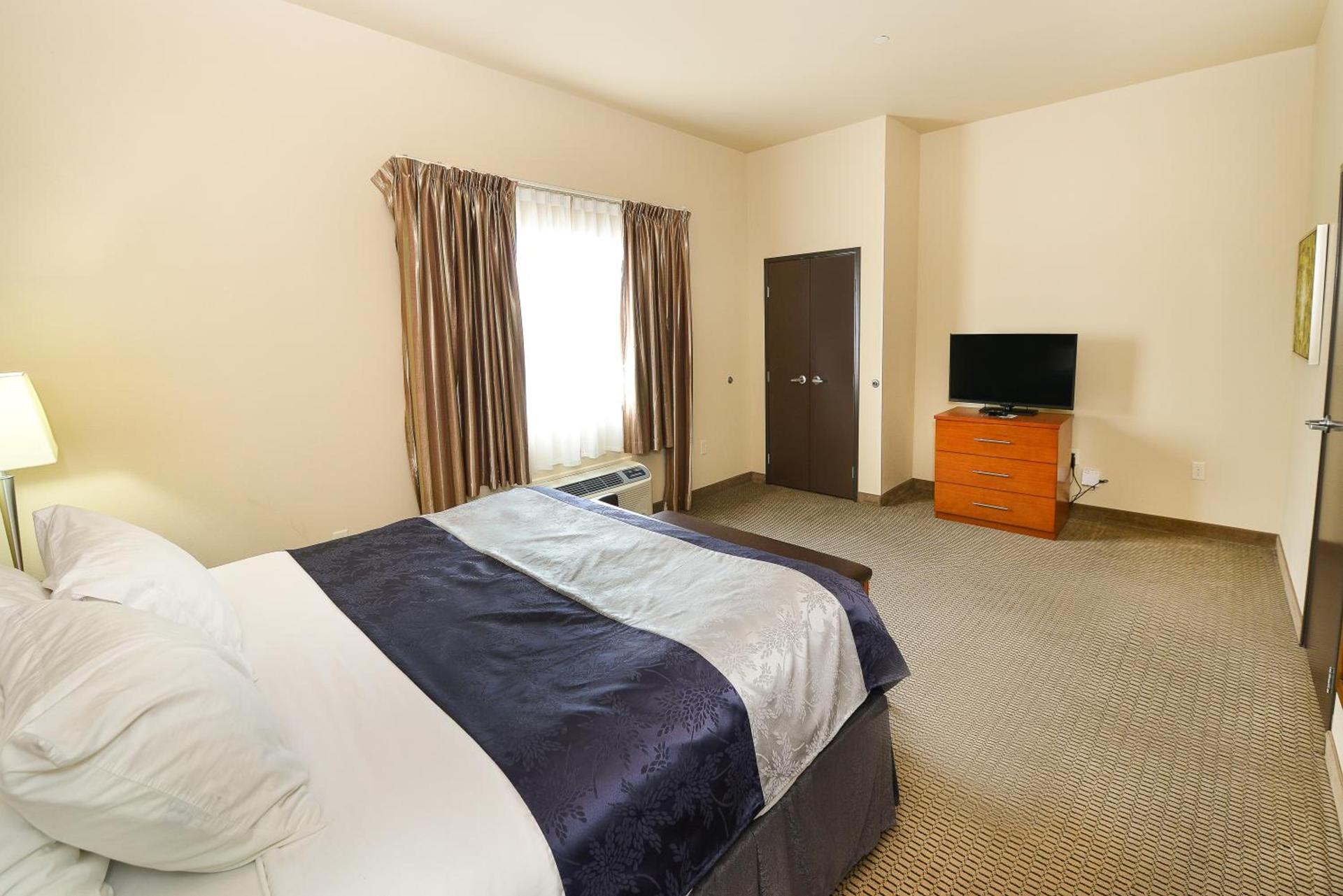 Baymont by Wyndham Grand Forks photo 15