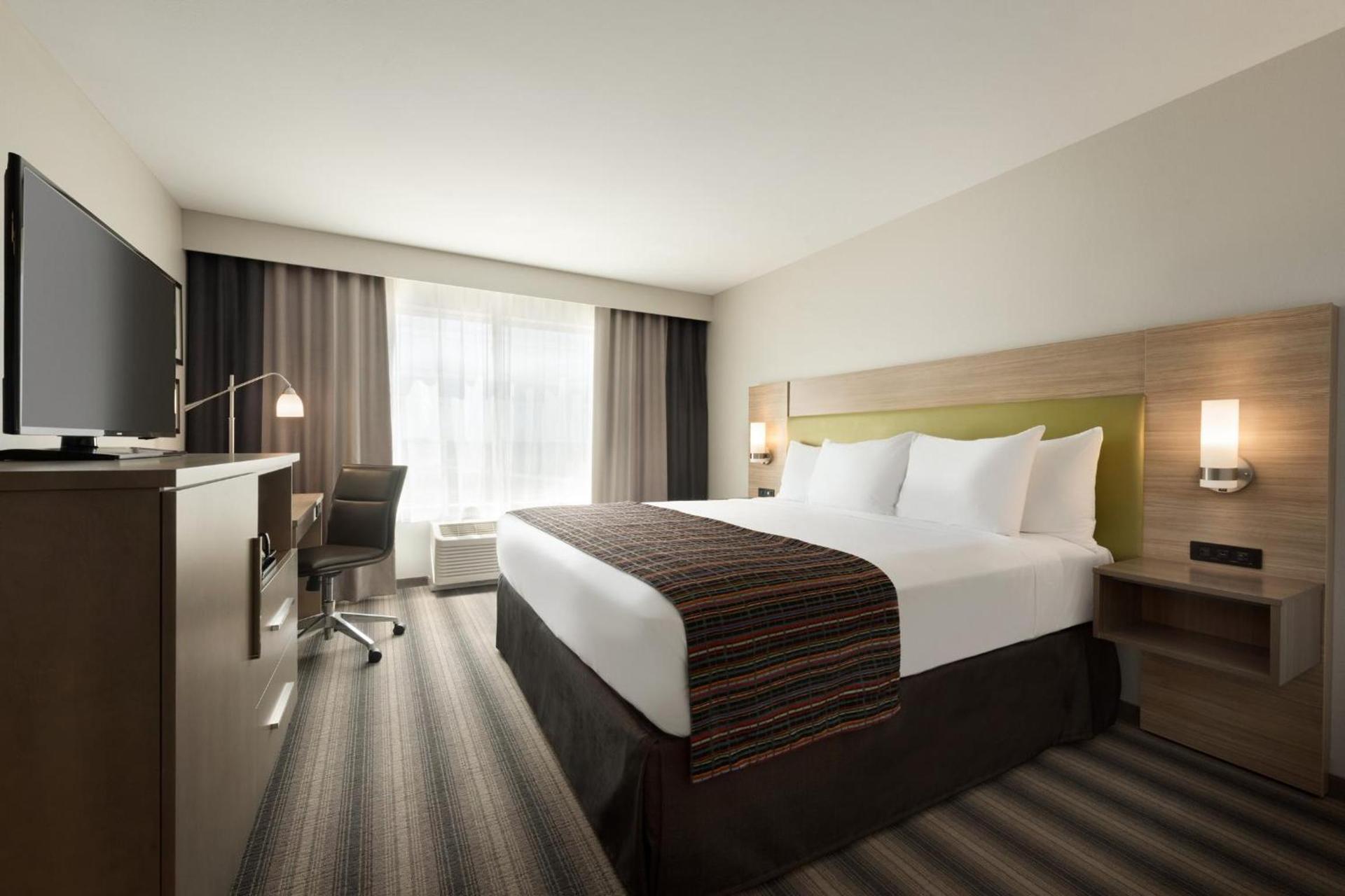 Country Inn & Suites by Radisson, Indianola, IA photo 9