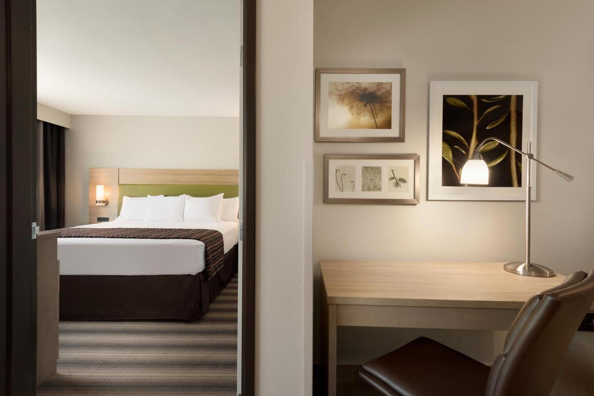 Country Inn & Suites by Radisson, Indianola, IA photo 5