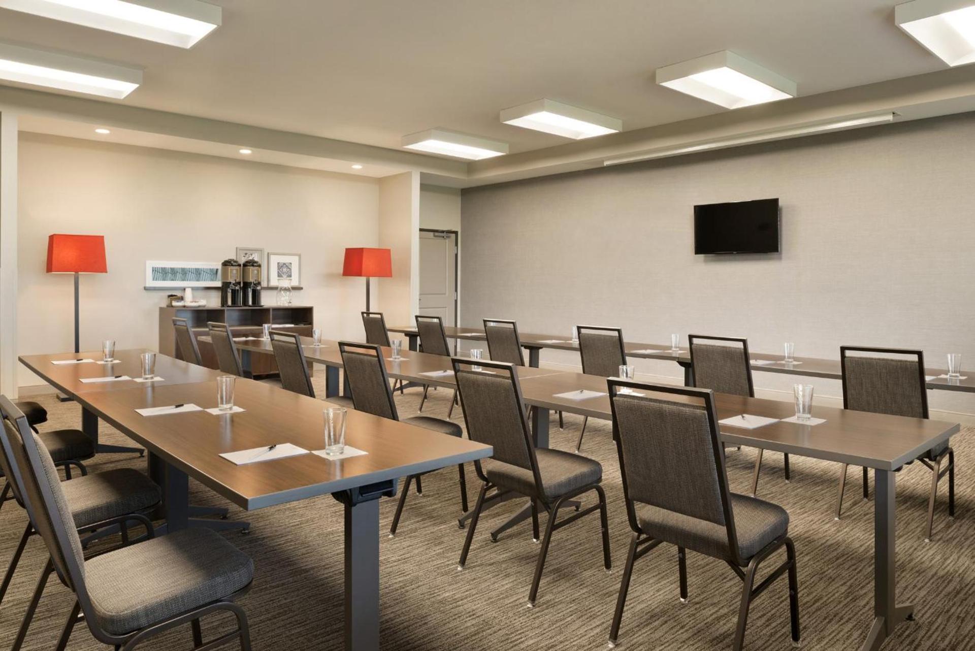 Country Inn & Suites by Radisson, Indianola, IA photo 35