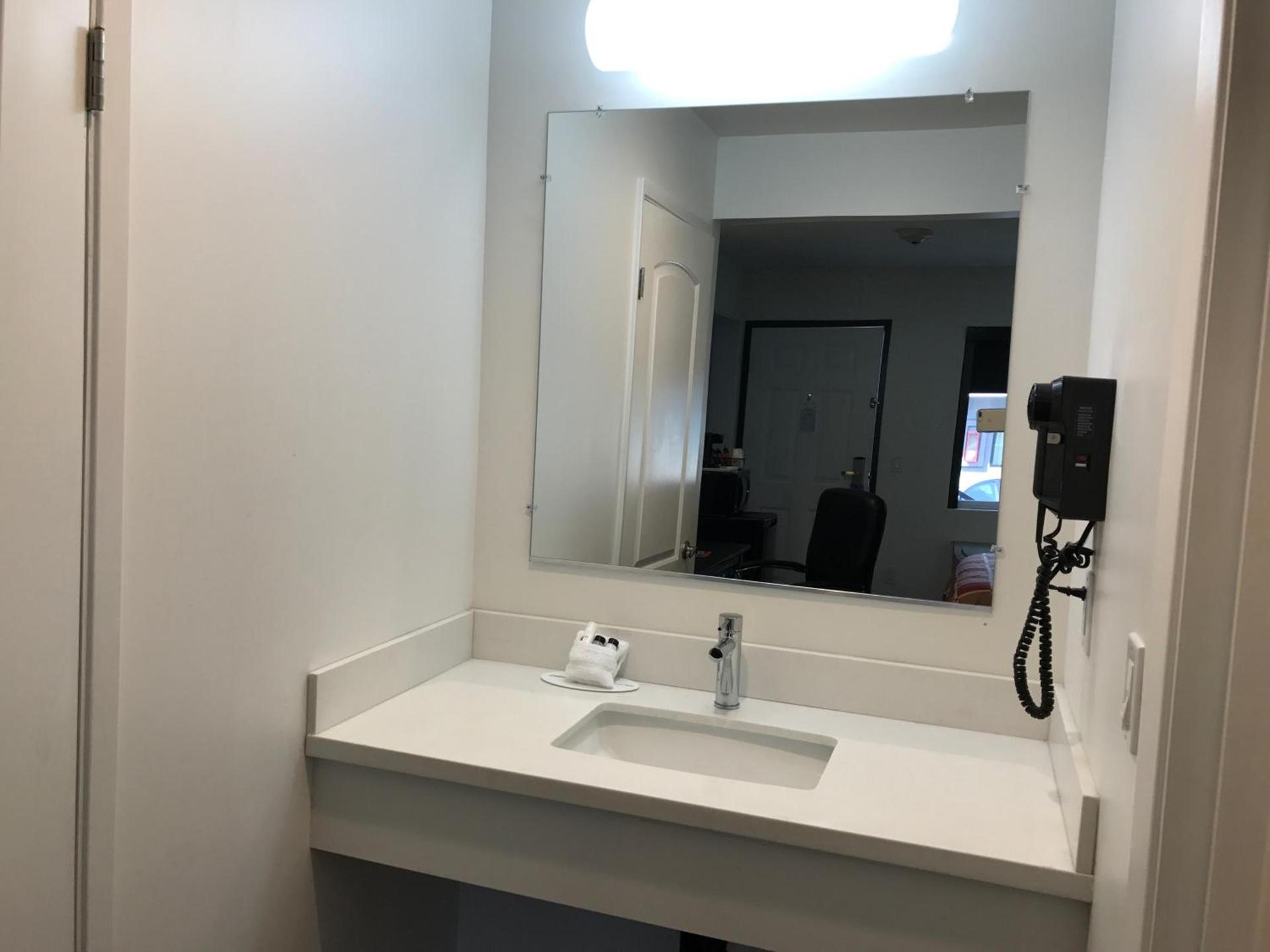 Travelodge by Wyndham LAX photo 17