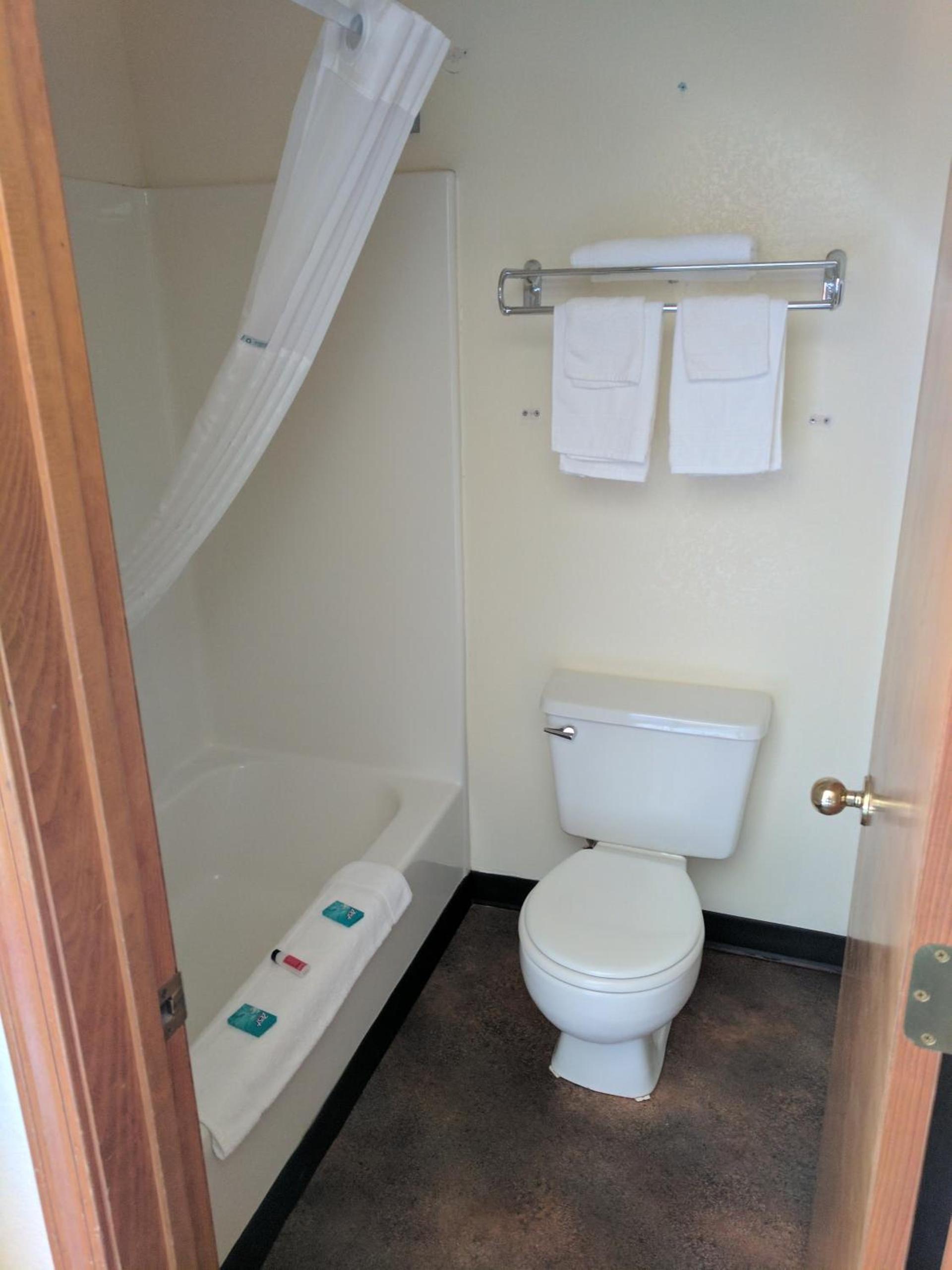 Travelodge by Wyndham Three Forks photo 13