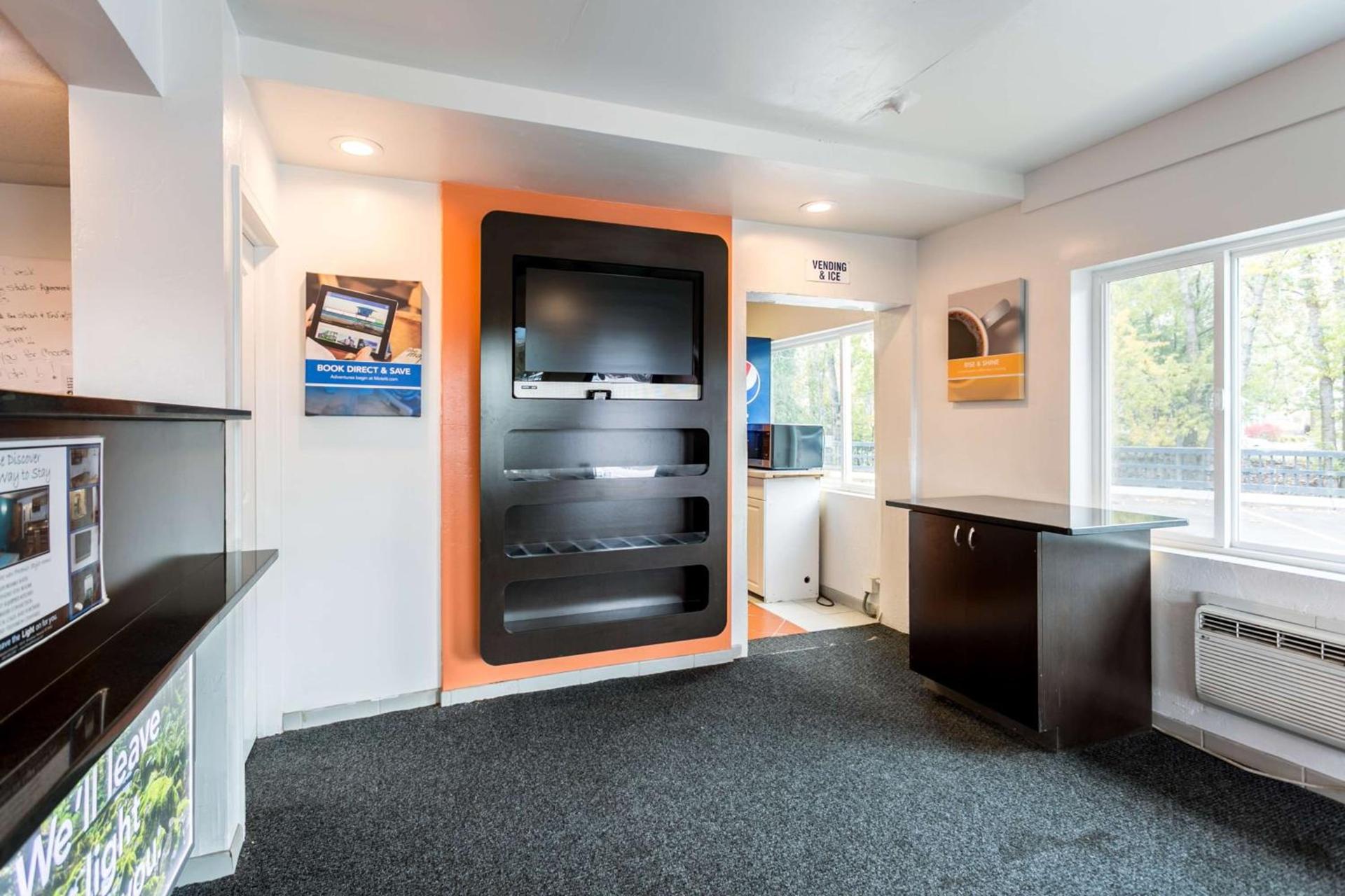 Motel 6 University Missoula photo 32