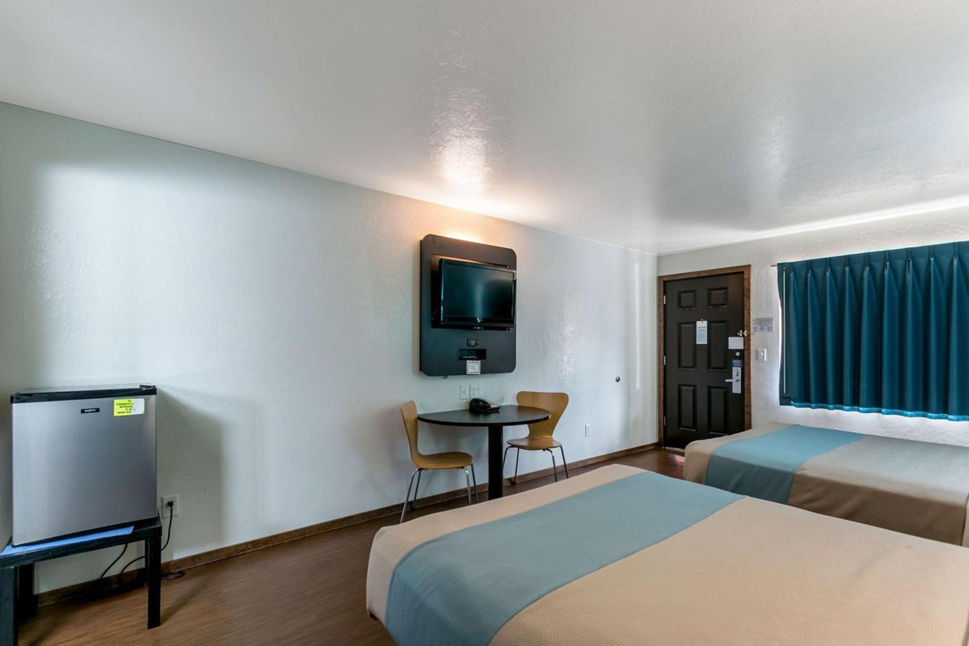 Motel 6 University Missoula photo 8