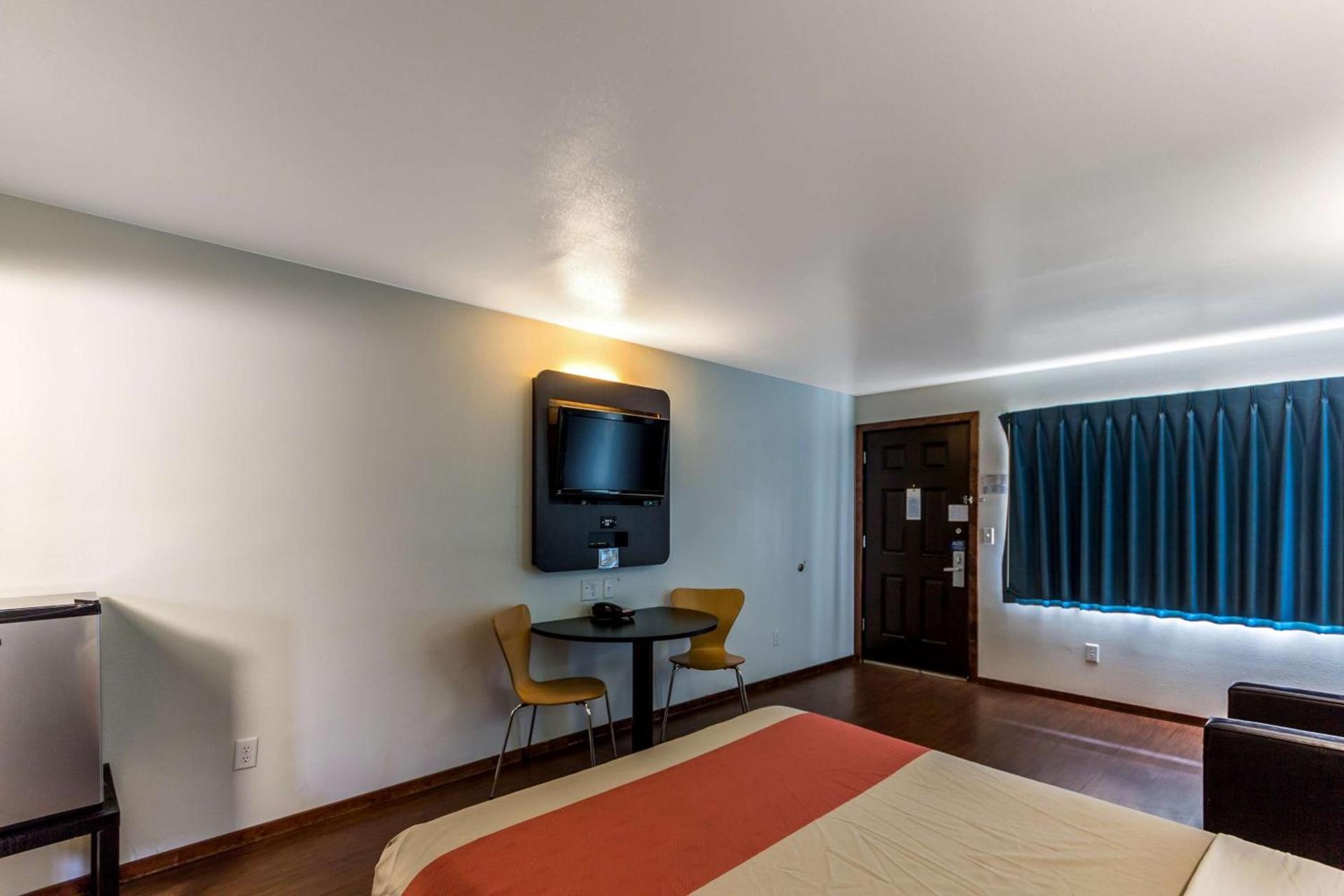 Motel 6 University Missoula photo 20