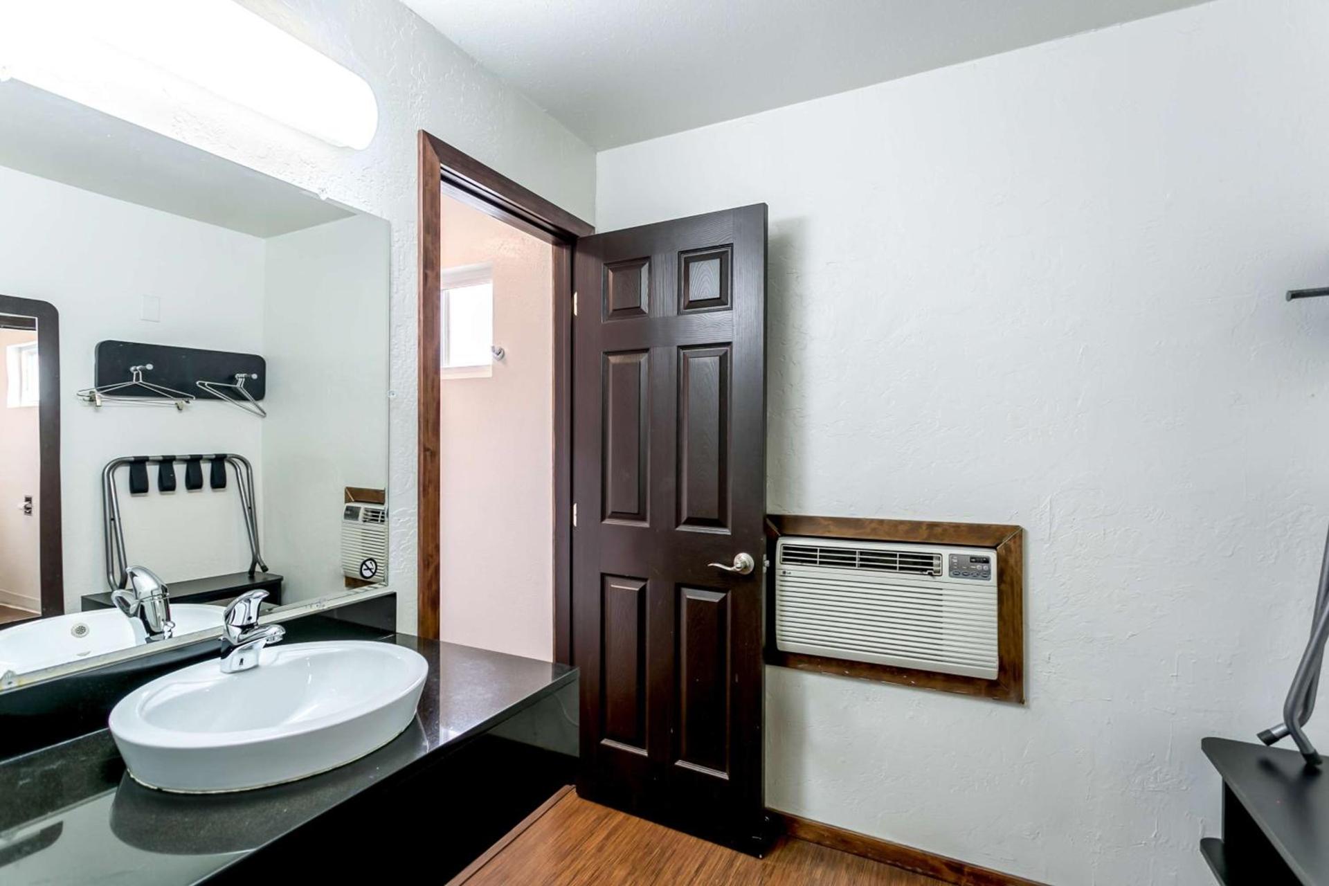 Motel 6 University Missoula photo 28