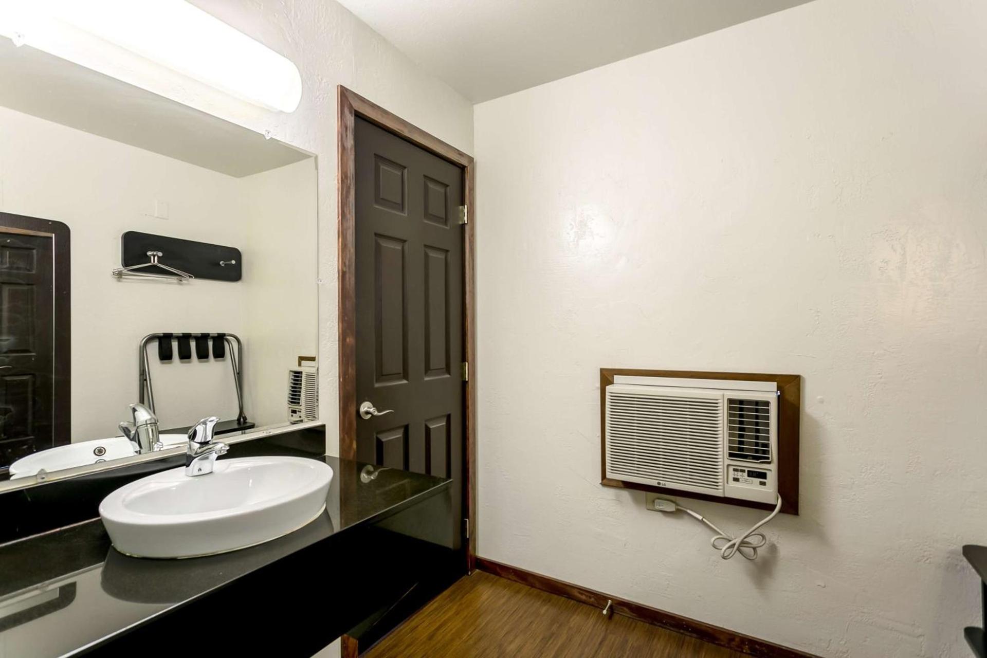 Motel 6 University Missoula photo 11