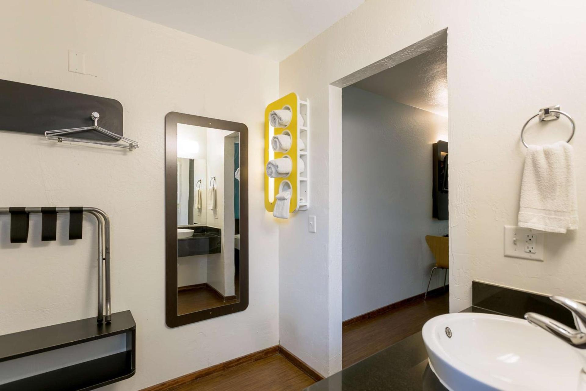 Motel 6 University Missoula photo 12